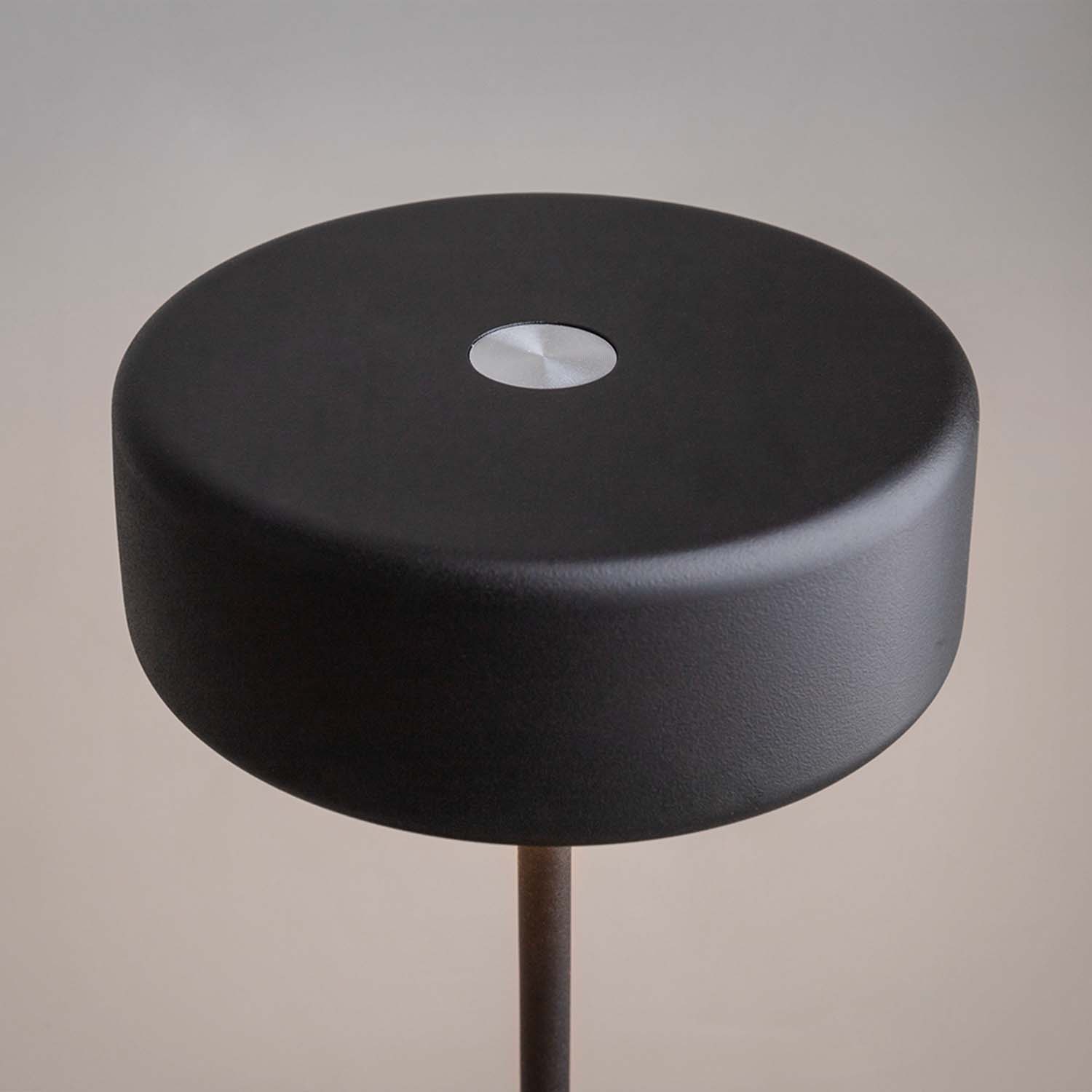 AI - переносная диммируемая лампа из стали с встроенным светодиодом