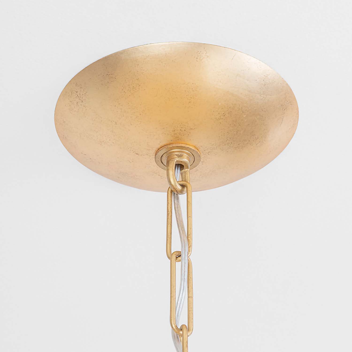 AIMI - Lampadario in metallo e foglie d'oro con scaglie bianche