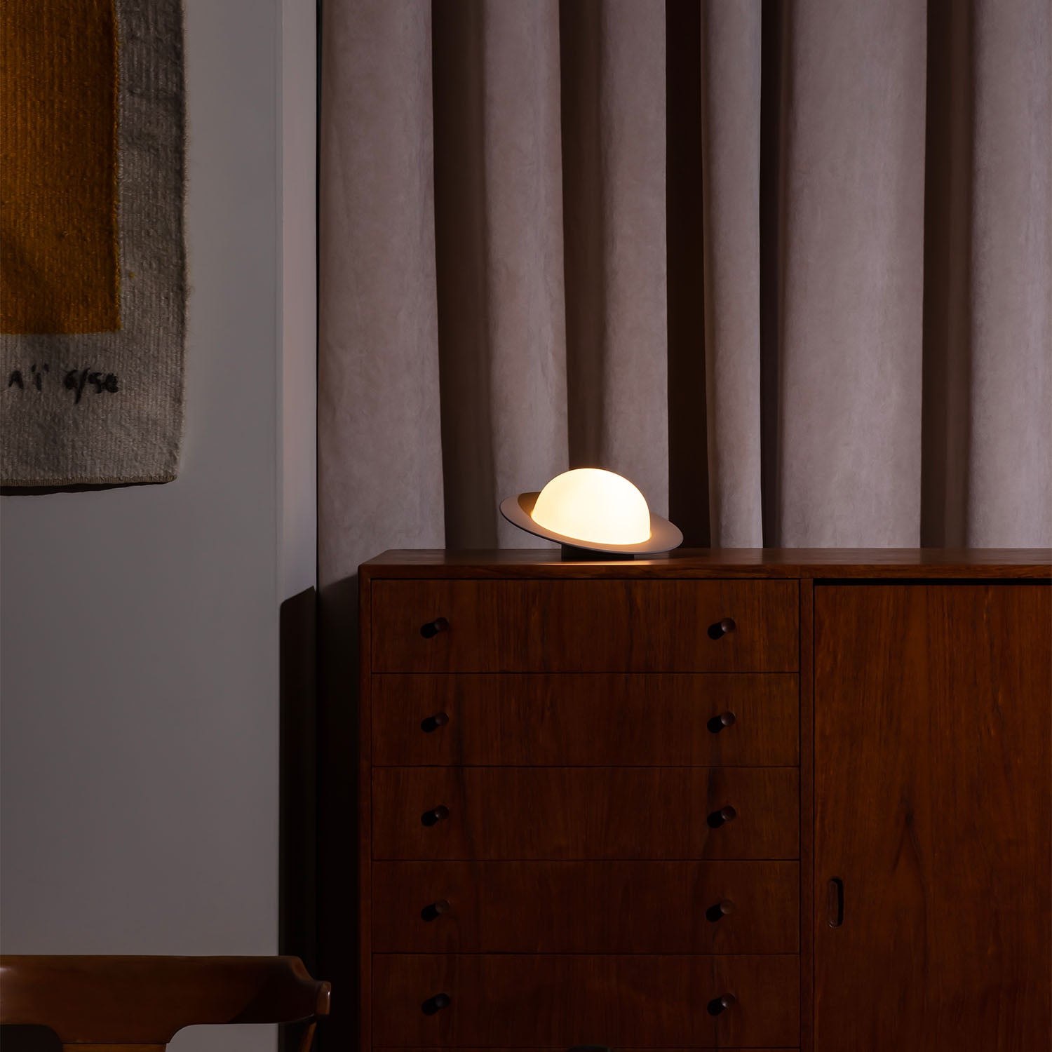 ALLEY - Saturn-shaped table lamp, design and colorful