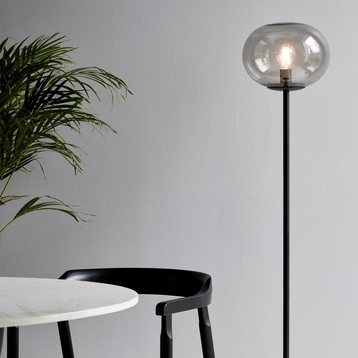Alton - Lampadaire en acier et verre pour salon moderne