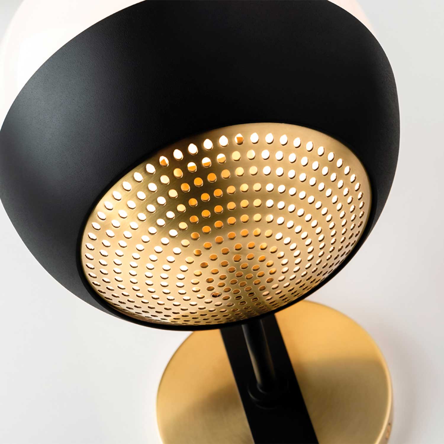 ALY - Vintage Design Wandleuchte aus schwarzem und goldenem Metall