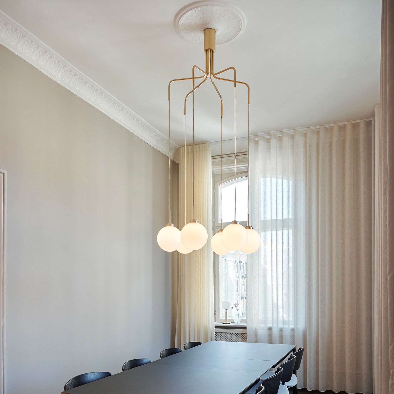APIALES Cluster 6 - Large golden or black art deco design chandelier