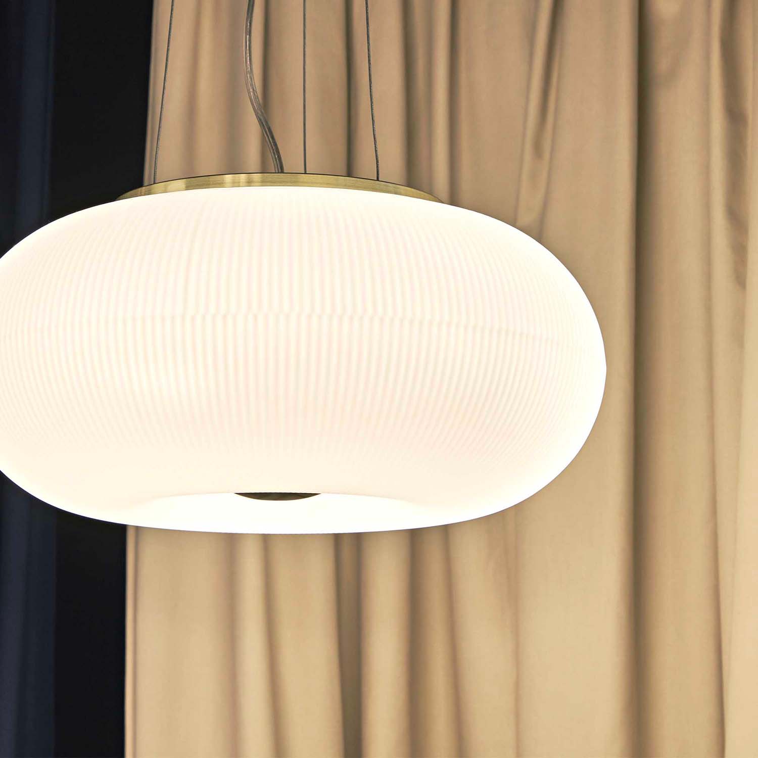 ARIZONA - Modern donut pendant light in white glass