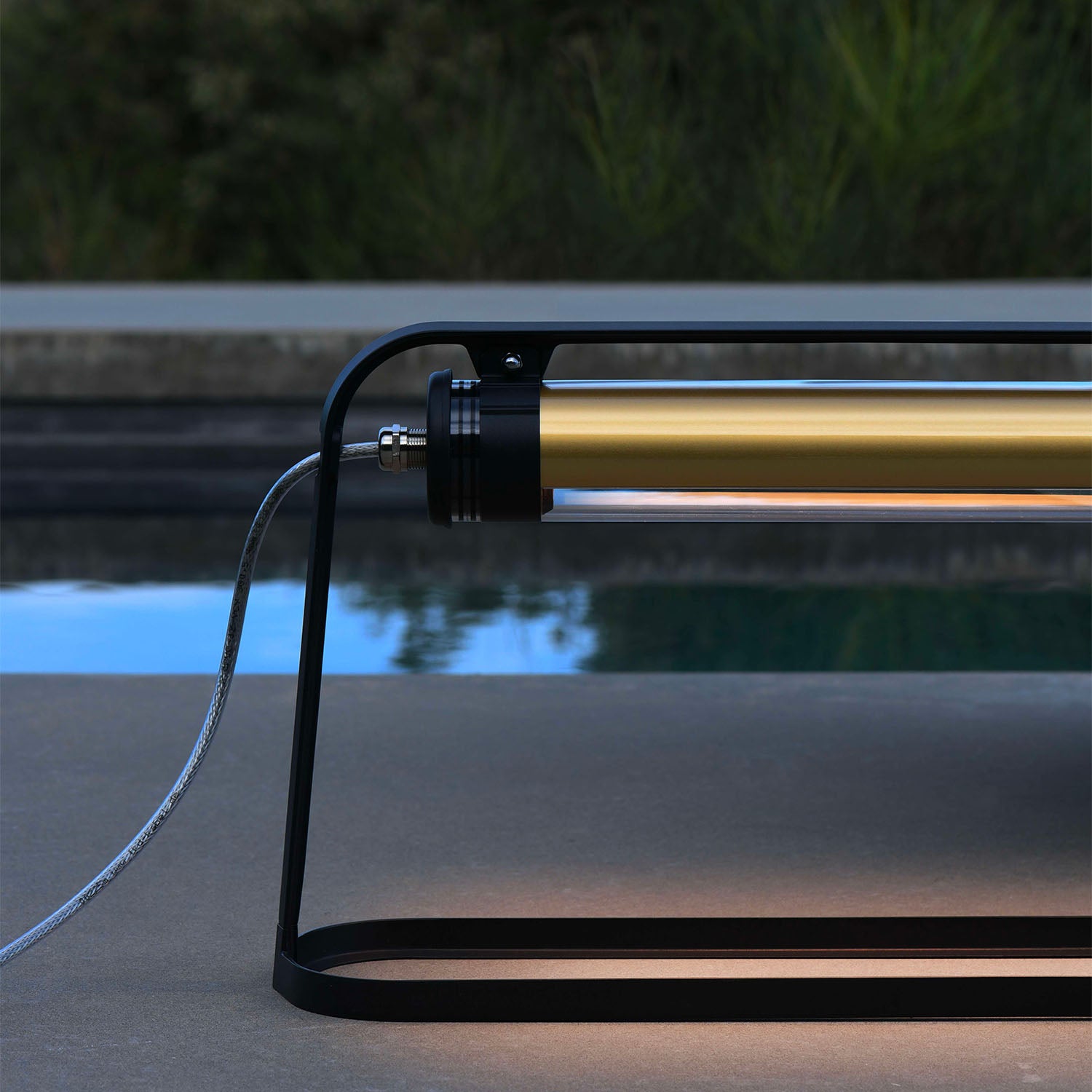 ASTRUP - Промышленная настольная лампа с защитой от влаги IP44