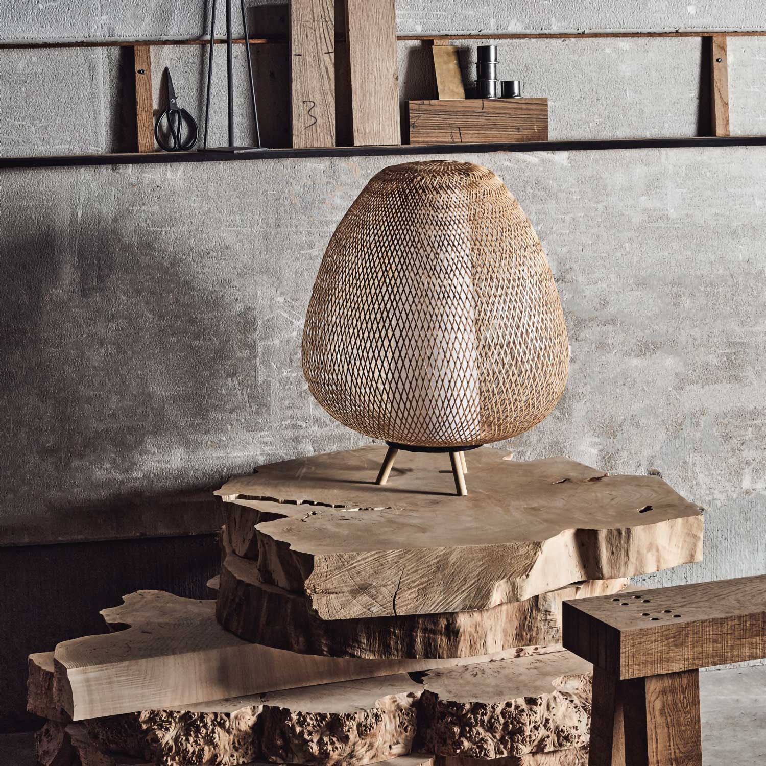 TWIGGY EGG - Lámpara de pie forma huevo en bambú trenzado