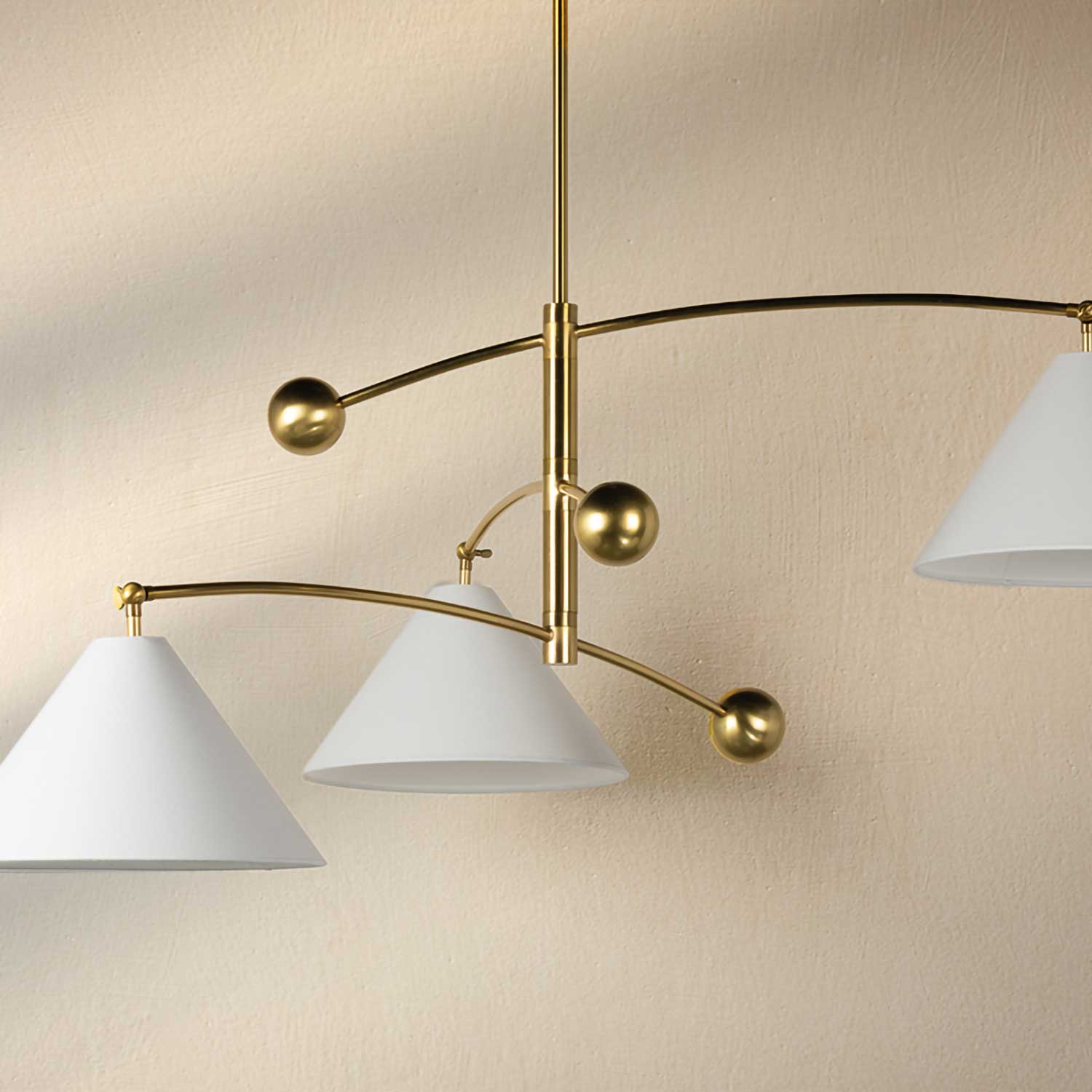 Birdie - Gran suspensión de lino y latón dorado diseño moderno