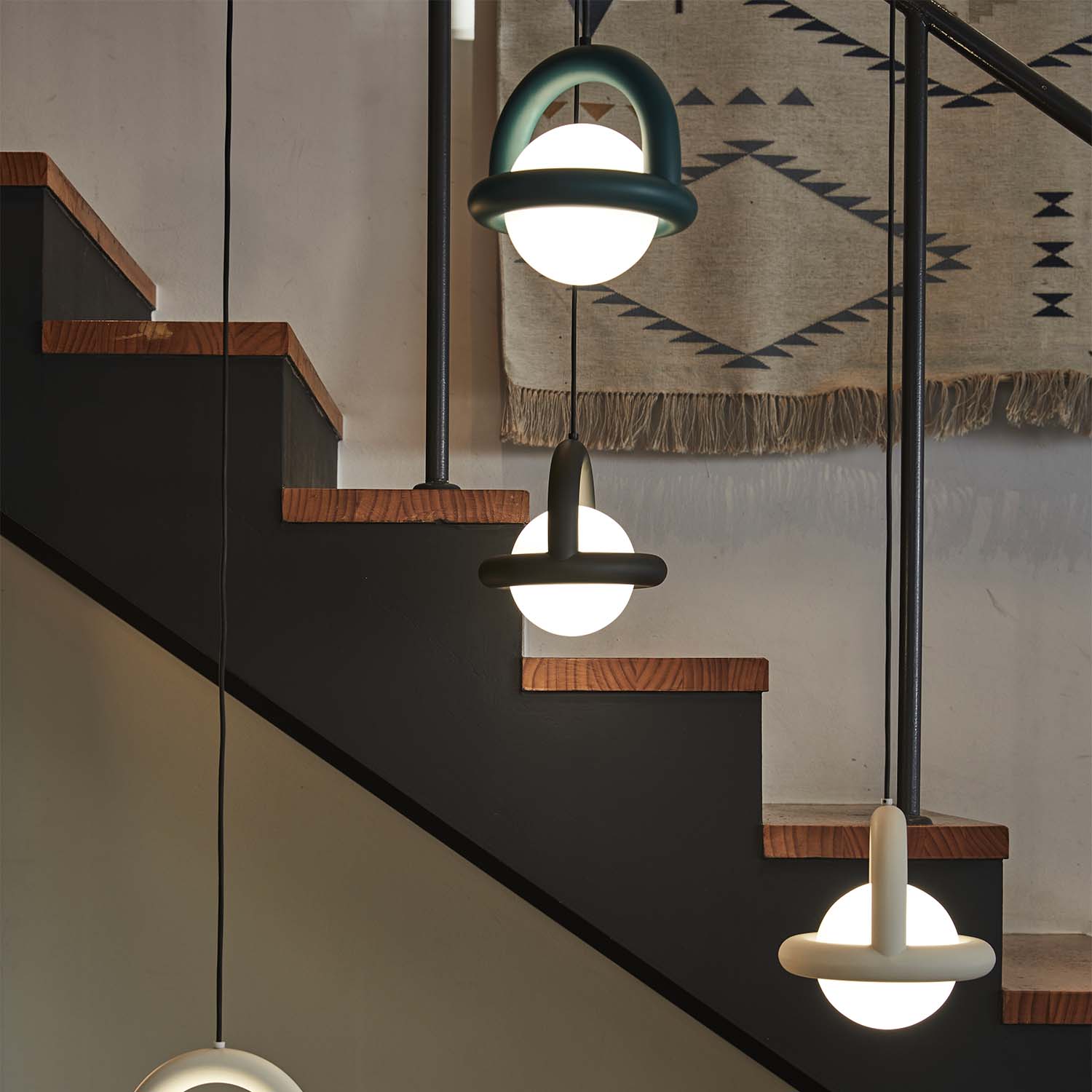 BALLOON - Suspension globe en verre et structure acier coloré