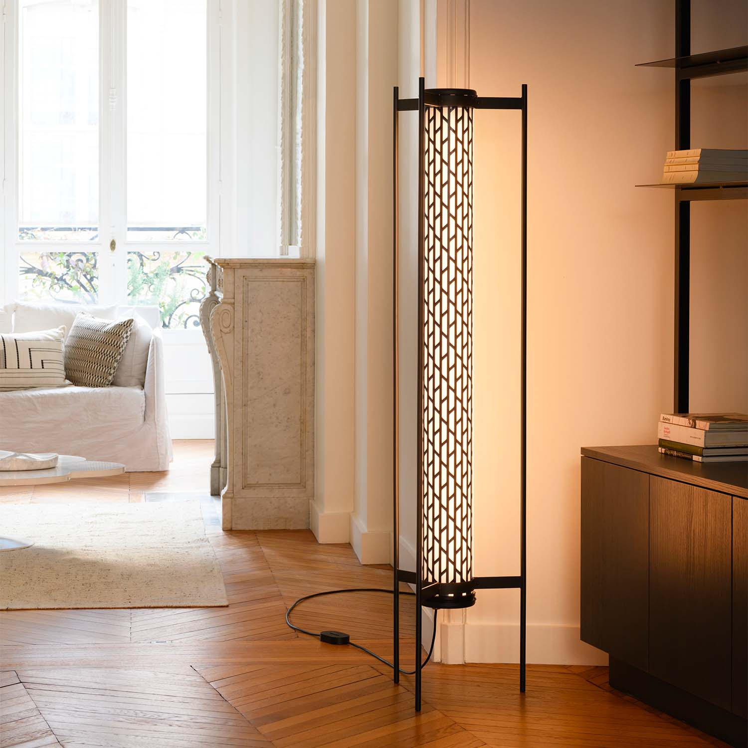 BELLEVILLE - Industrielle Stehlampe aus Glasrohr für Wohnzimmer