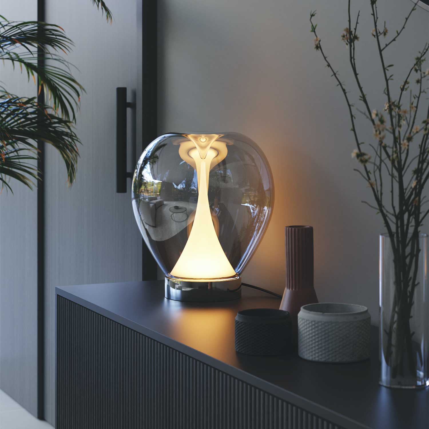 BOND - Tischlampe aus Glas für ein designorientiertes und luxuriöses Wohnzimmer