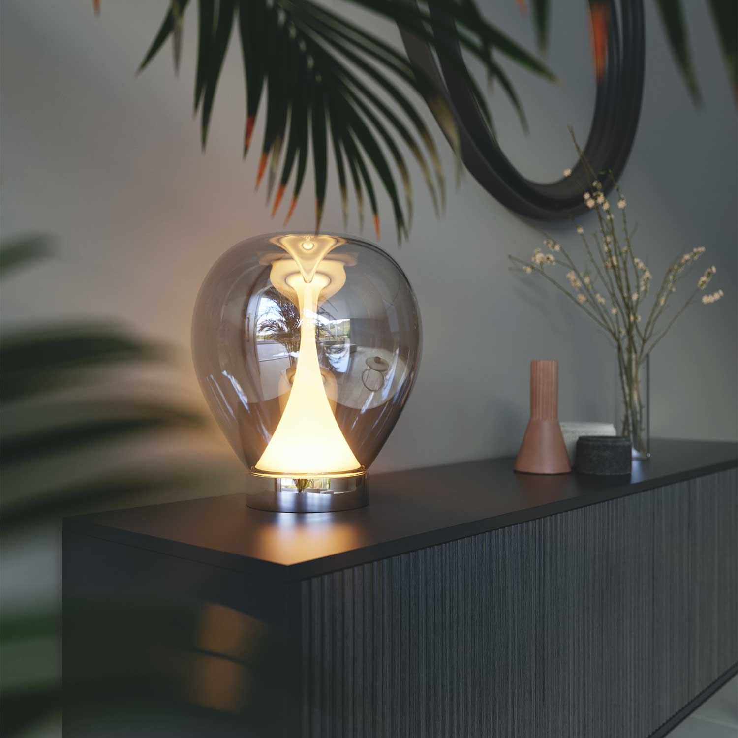 BOND - Tischlampe aus Glas für ein designorientiertes und luxuriöses Wohnzimmer