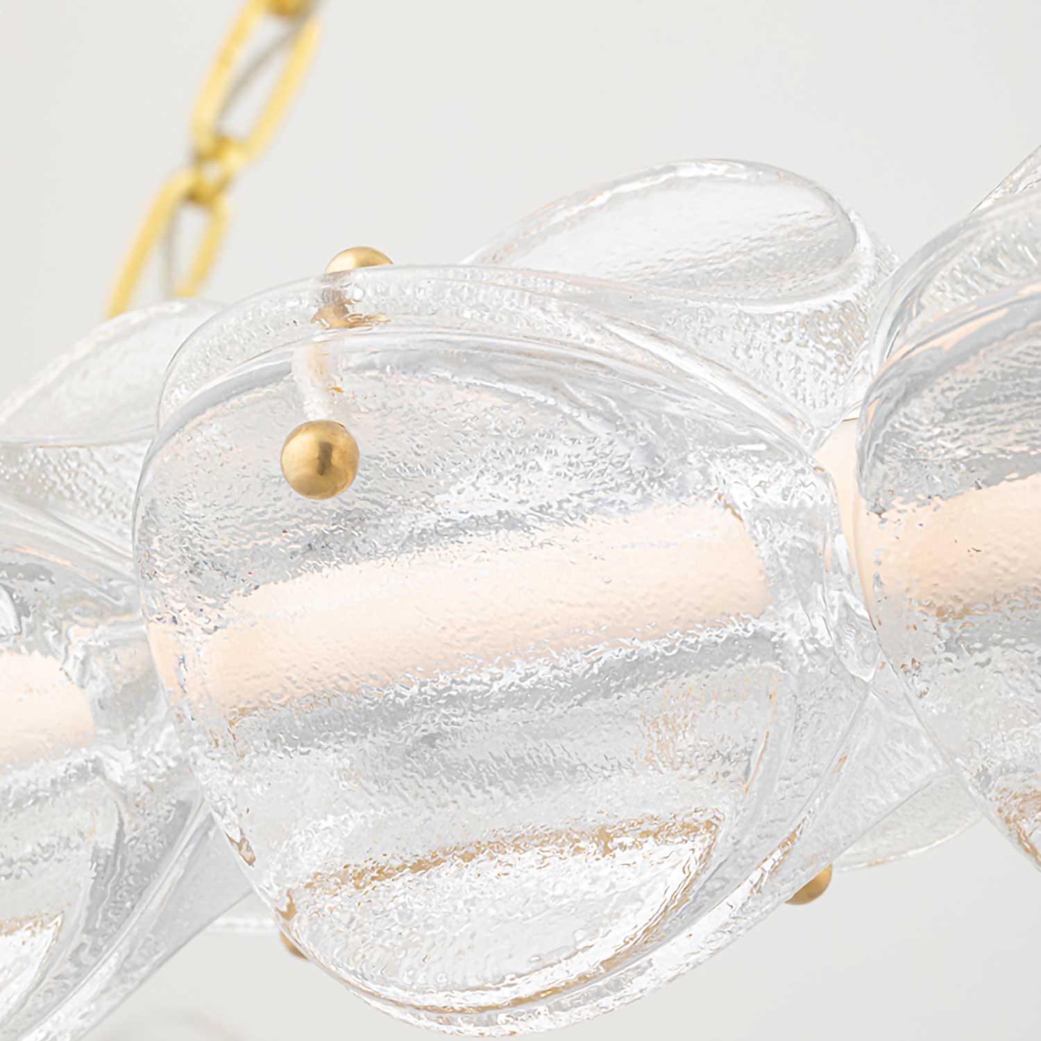 Lindley - Großer goldener Kronleuchter aus Messing und elegantem luxuriösem Glas