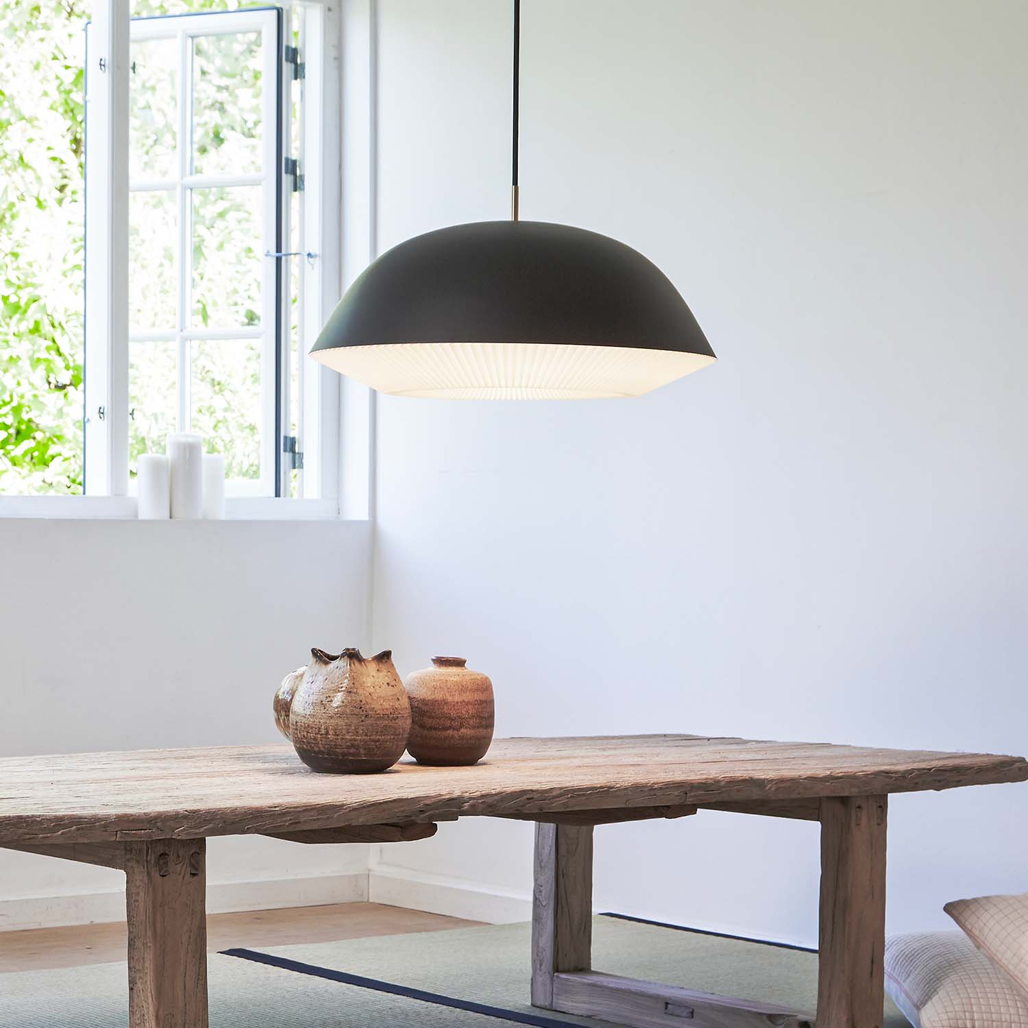 CACHÉ - Schwarze Hängeleuchte mit plissiertem Papier Esszimmer