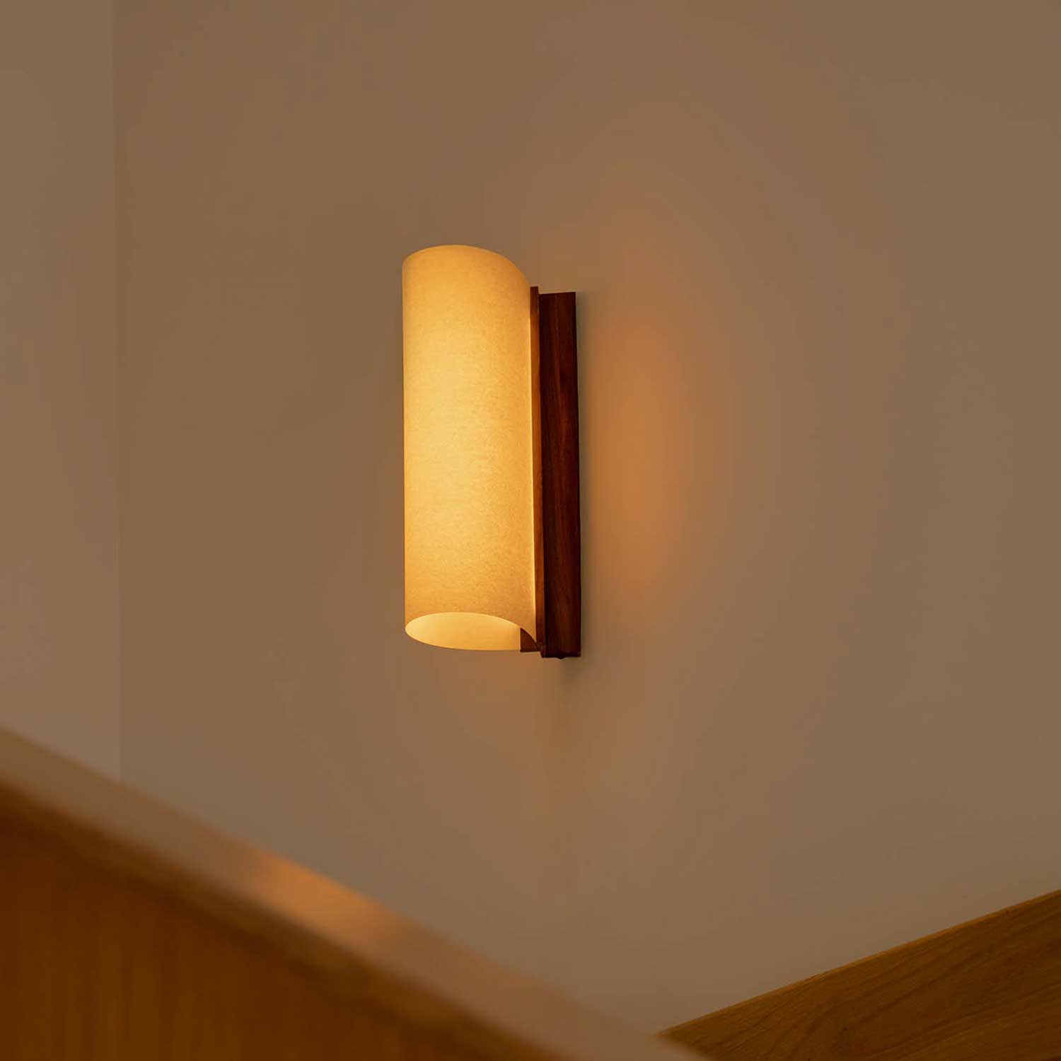 Cata - LED wall light in walnut and fabric design