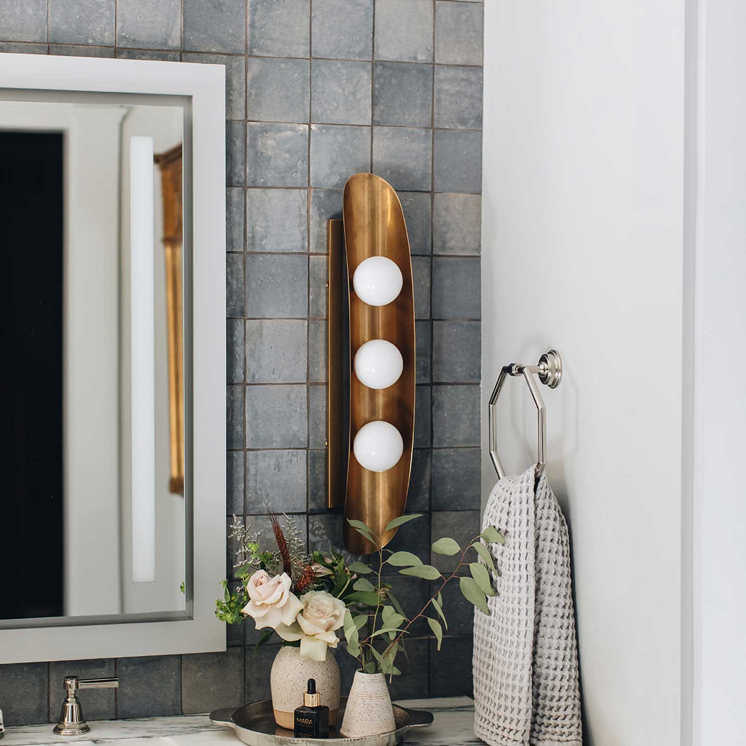 Hopper - Vintage wall sconce in golden brass