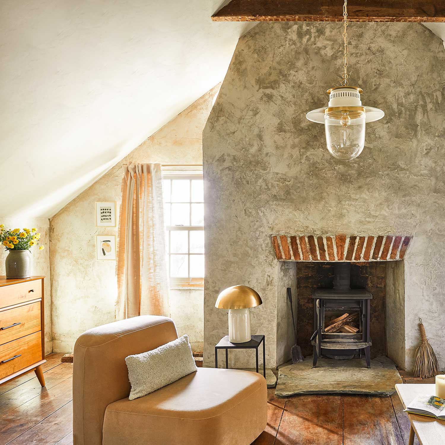 Gaia - Modern ceramic and brass bedside lamp