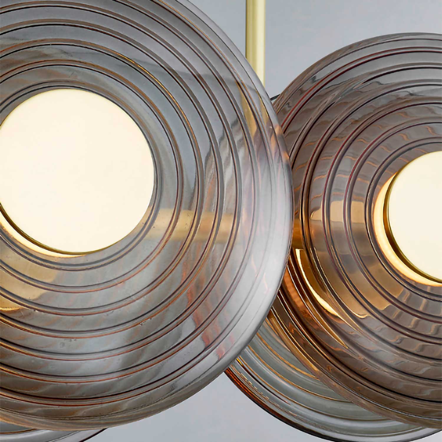 Griston - Großer moderner goldener Kronleuchter aus Messing und Rauchglas Design