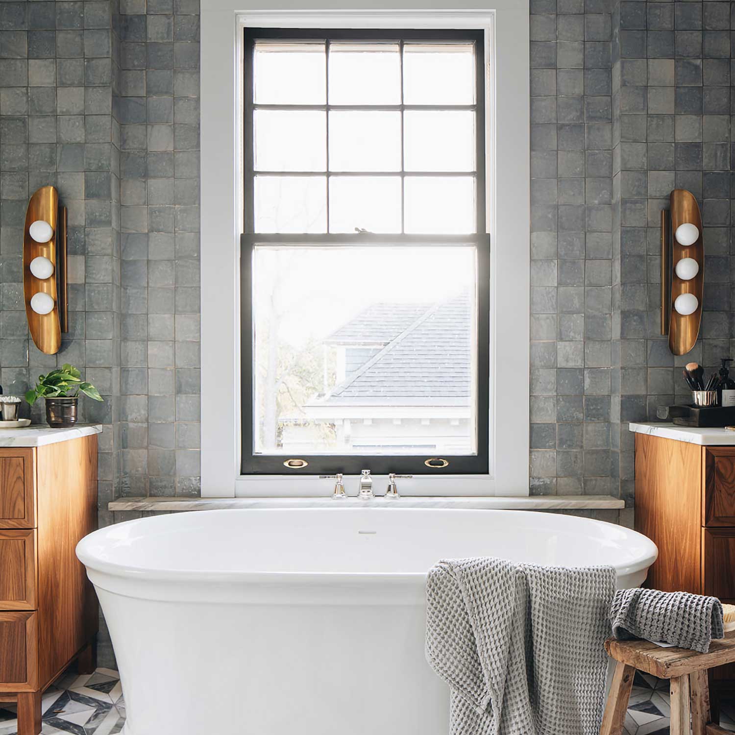 Hopper - Vintage wall sconce in golden brass