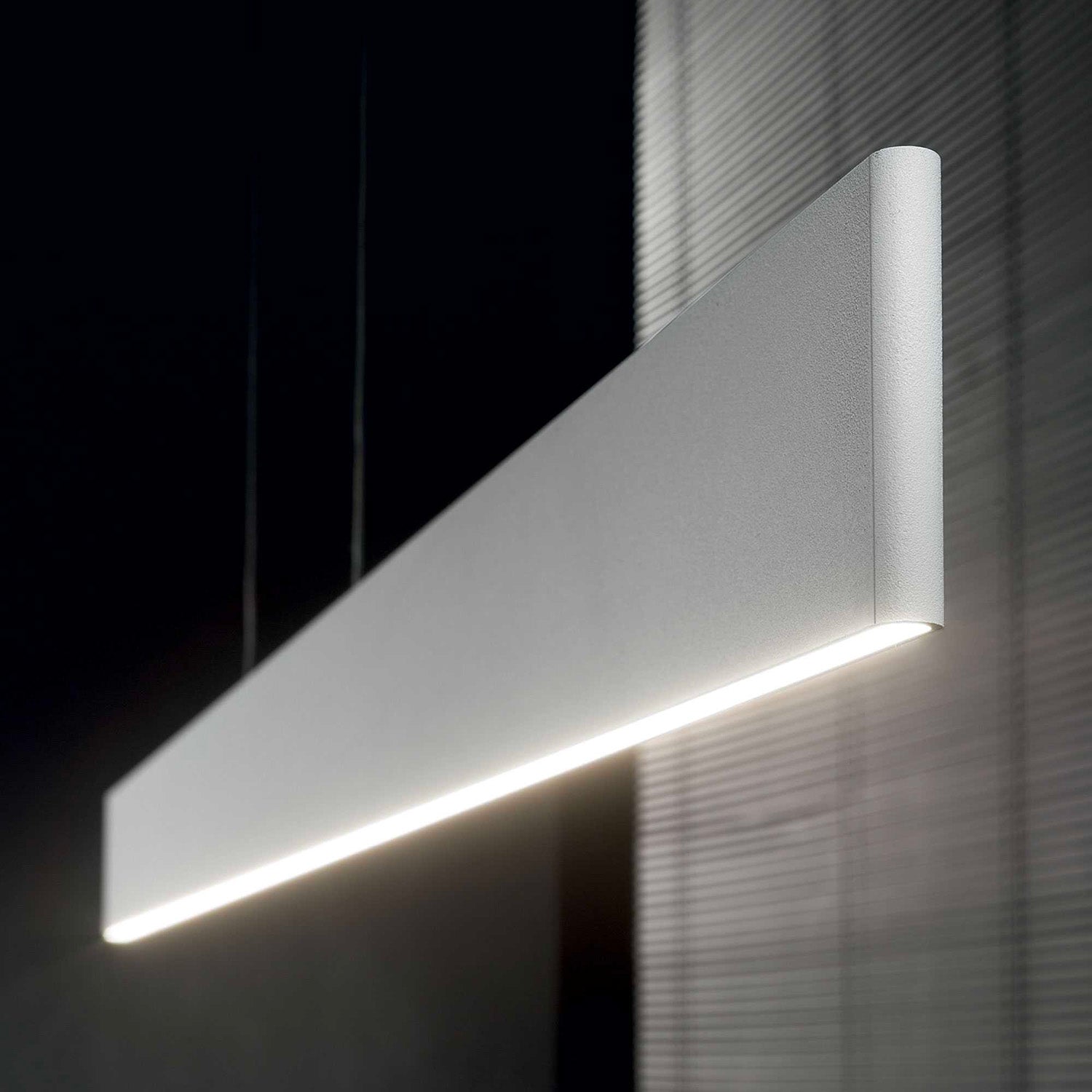 DESK - LED integrierte lineare Pendelleuchte schwarz oder weiß