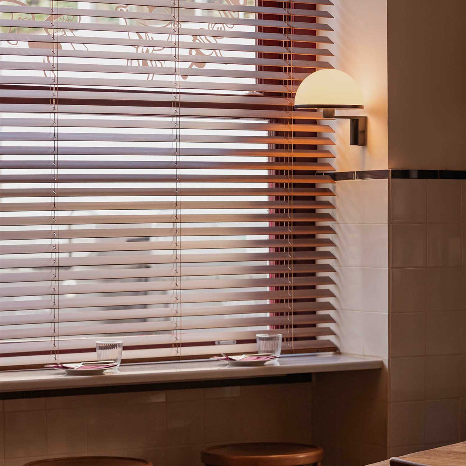 Dome - Настенный светильник в современном стиле для гостиной