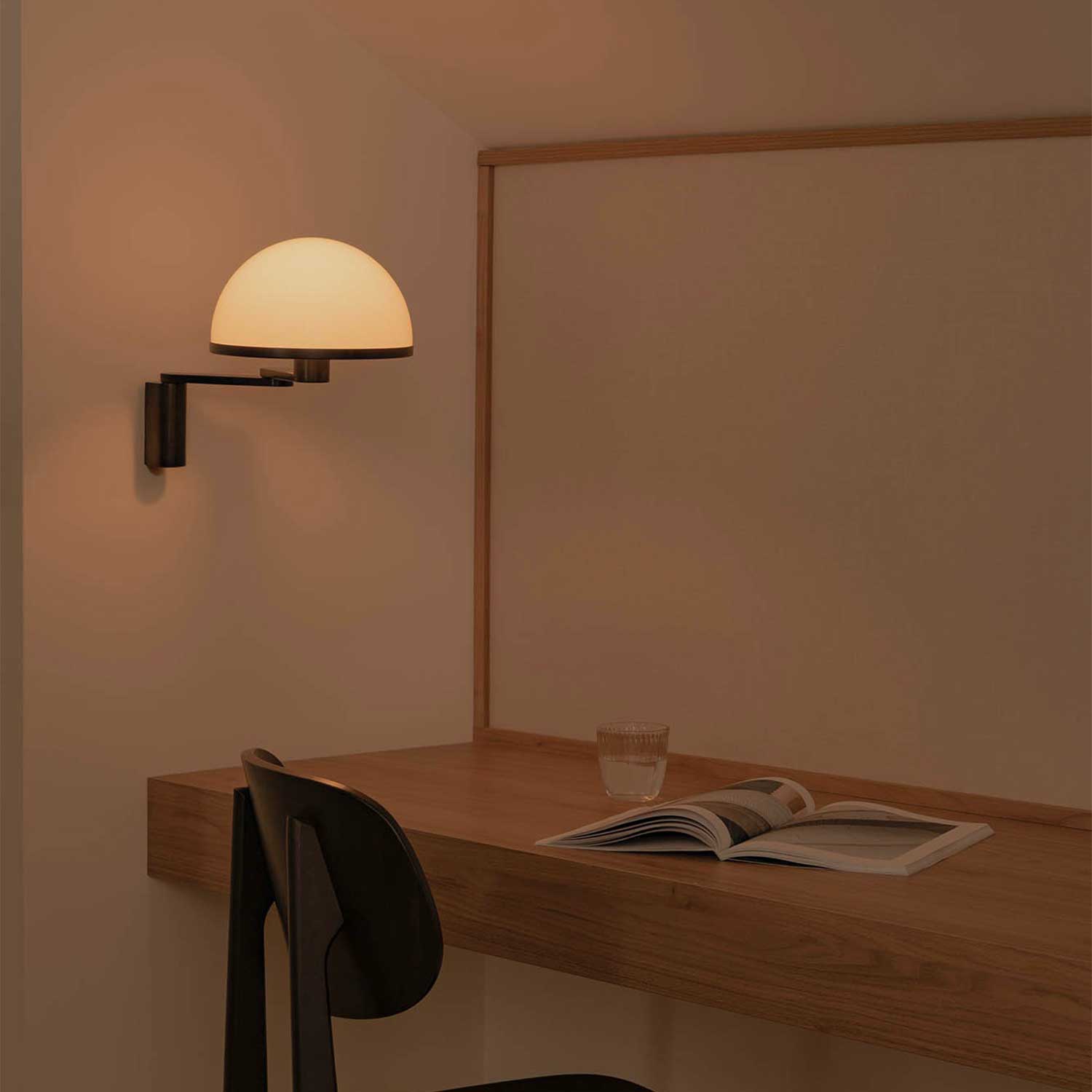 Dome - Schwenkbare Wandleuchte für modernes Wohnzimmer