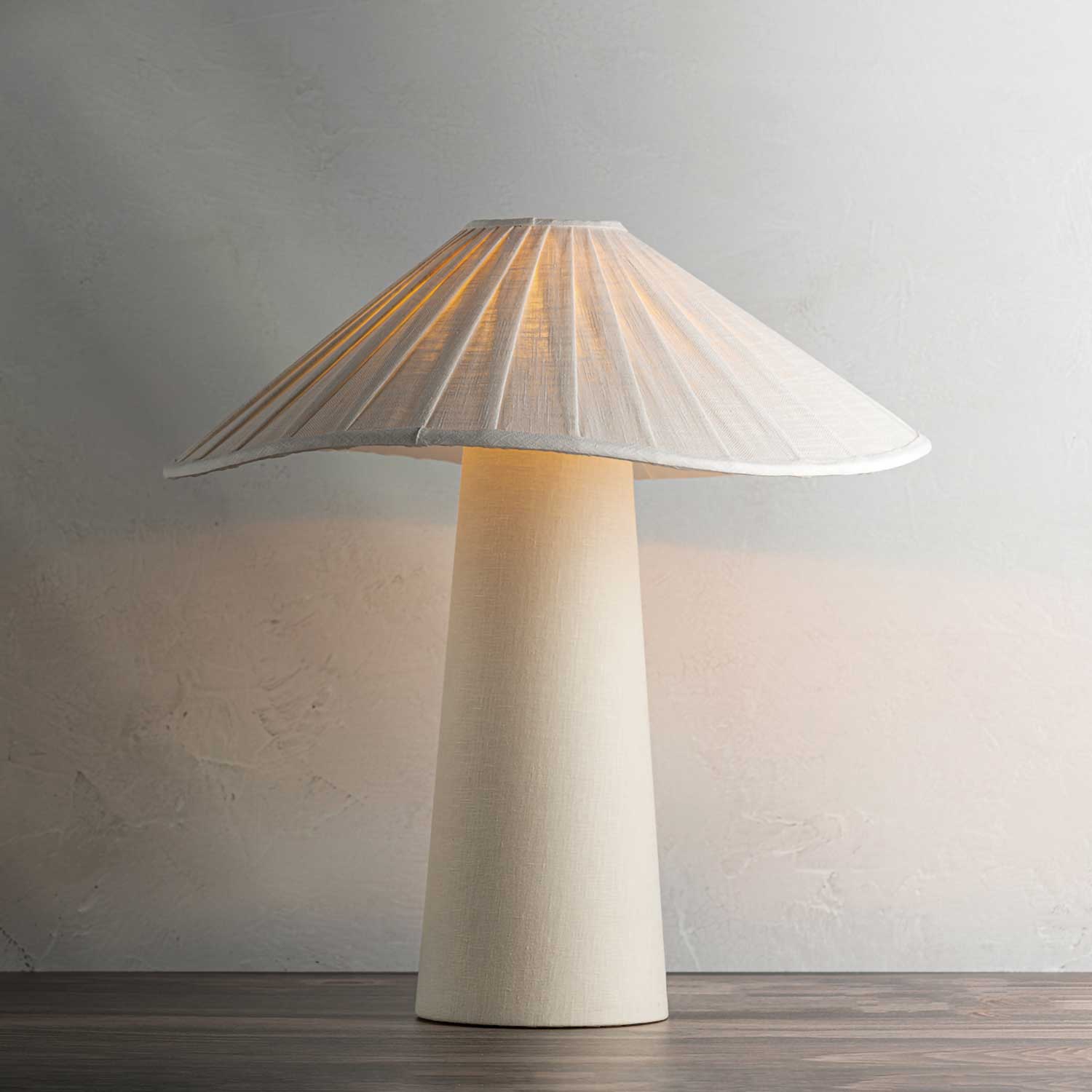 Chanterelle - Lampe à poser en lin design chic pour salon