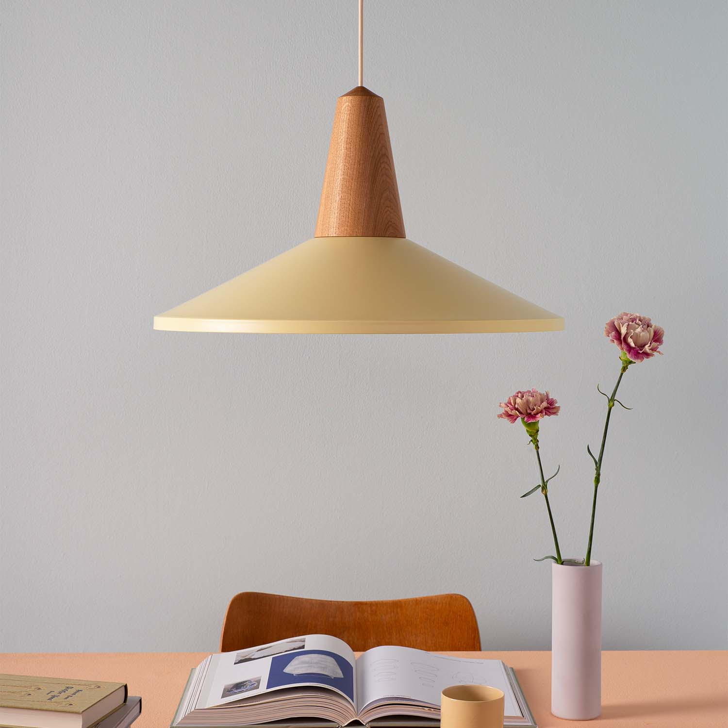 EIKON SHELL - Circular Scandinavian pendant light, colorful and wood