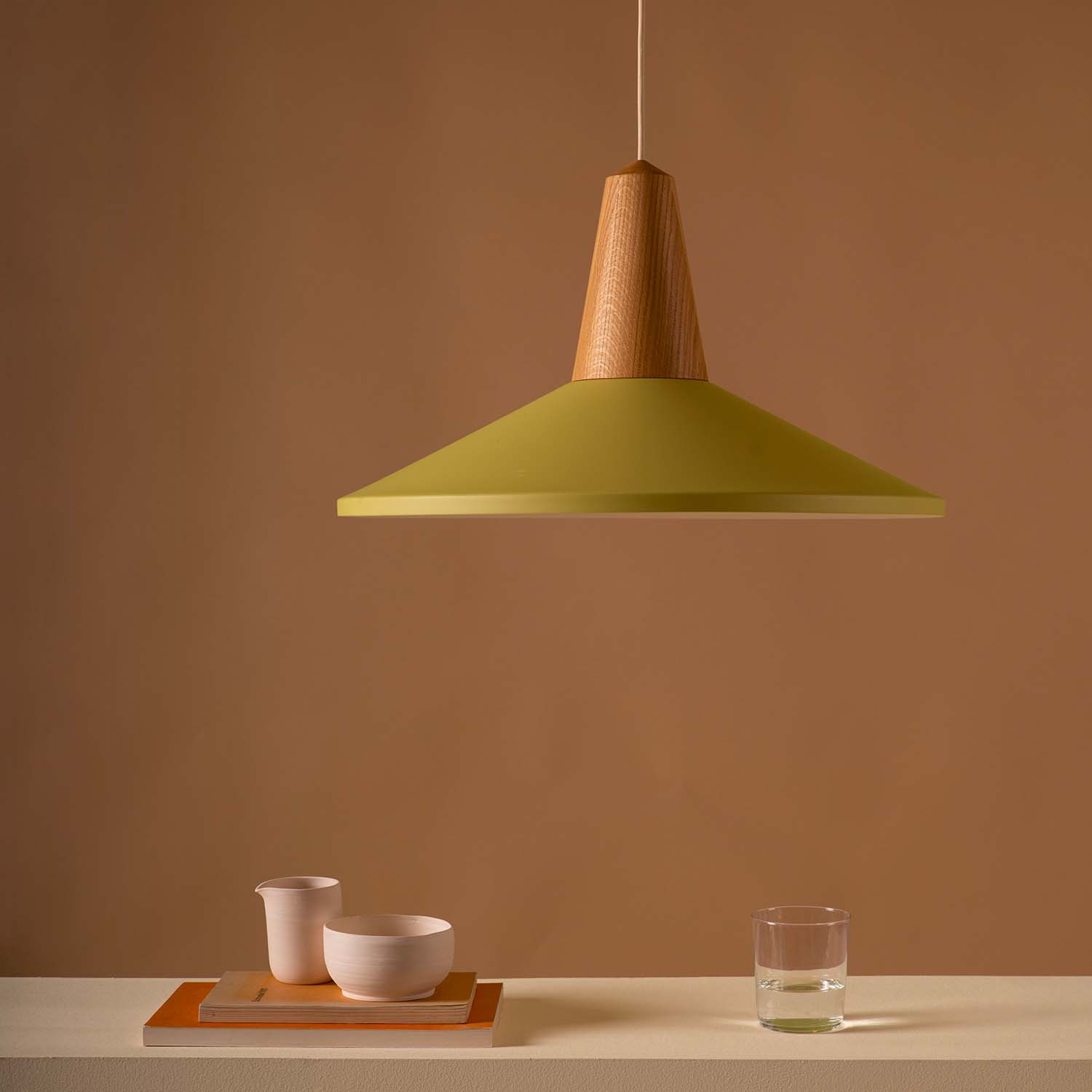 EIKON SHELL - Circular Scandinavian pendant light, colorful and wood