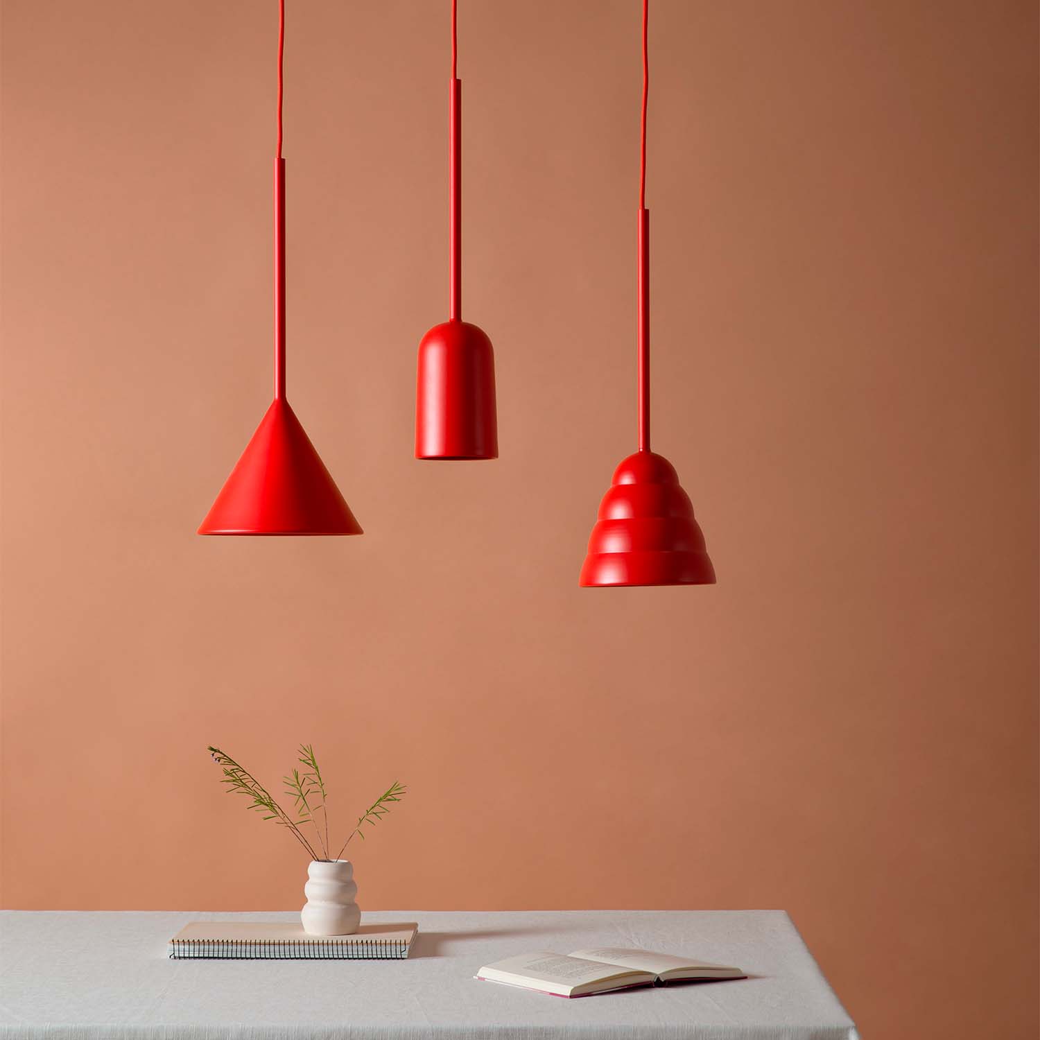 FIGURA ARC - Minimalist colored design pendant light