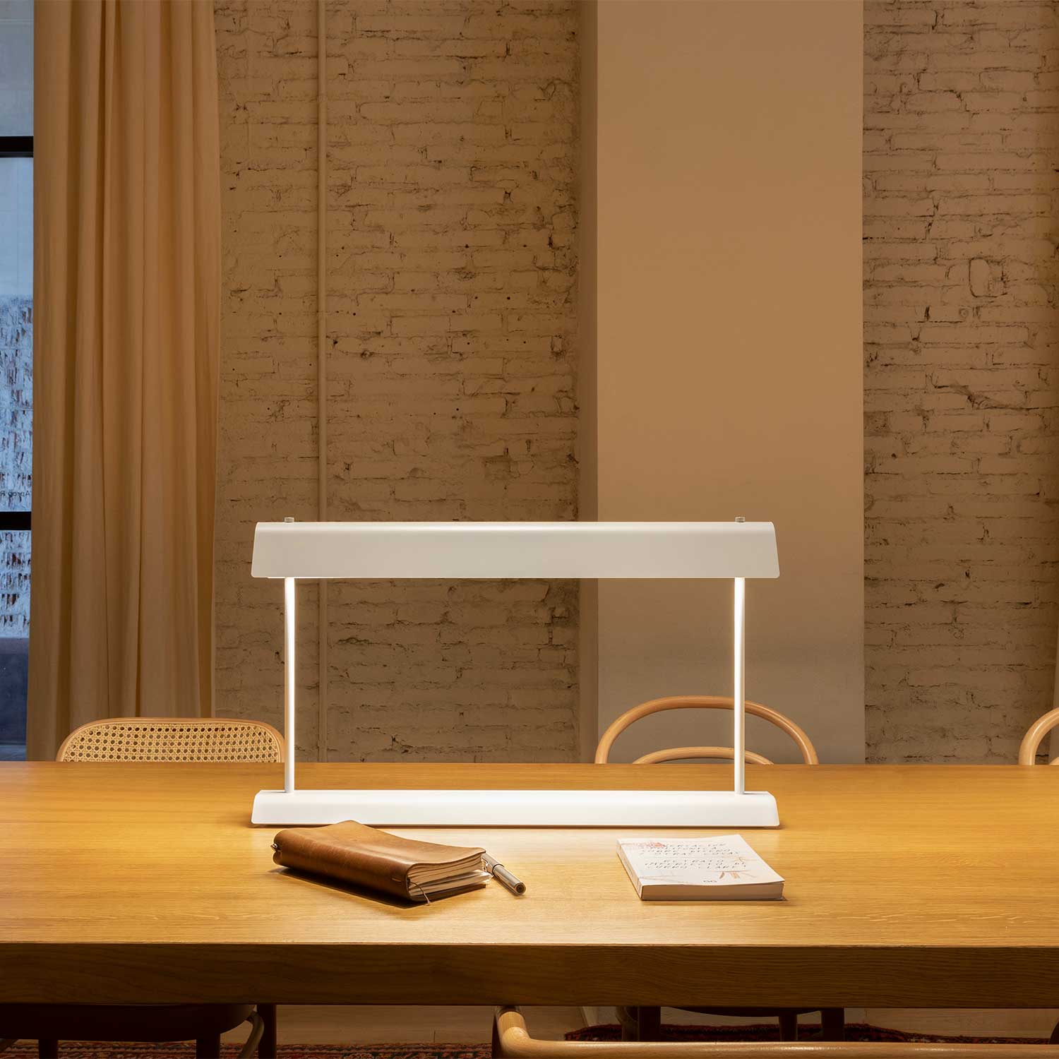 Gada - Lámpara de escritorio led diseño en acero