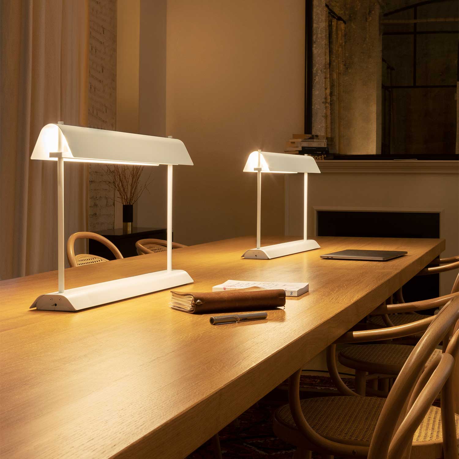 Gada - Lámpara de escritorio led diseño en acero