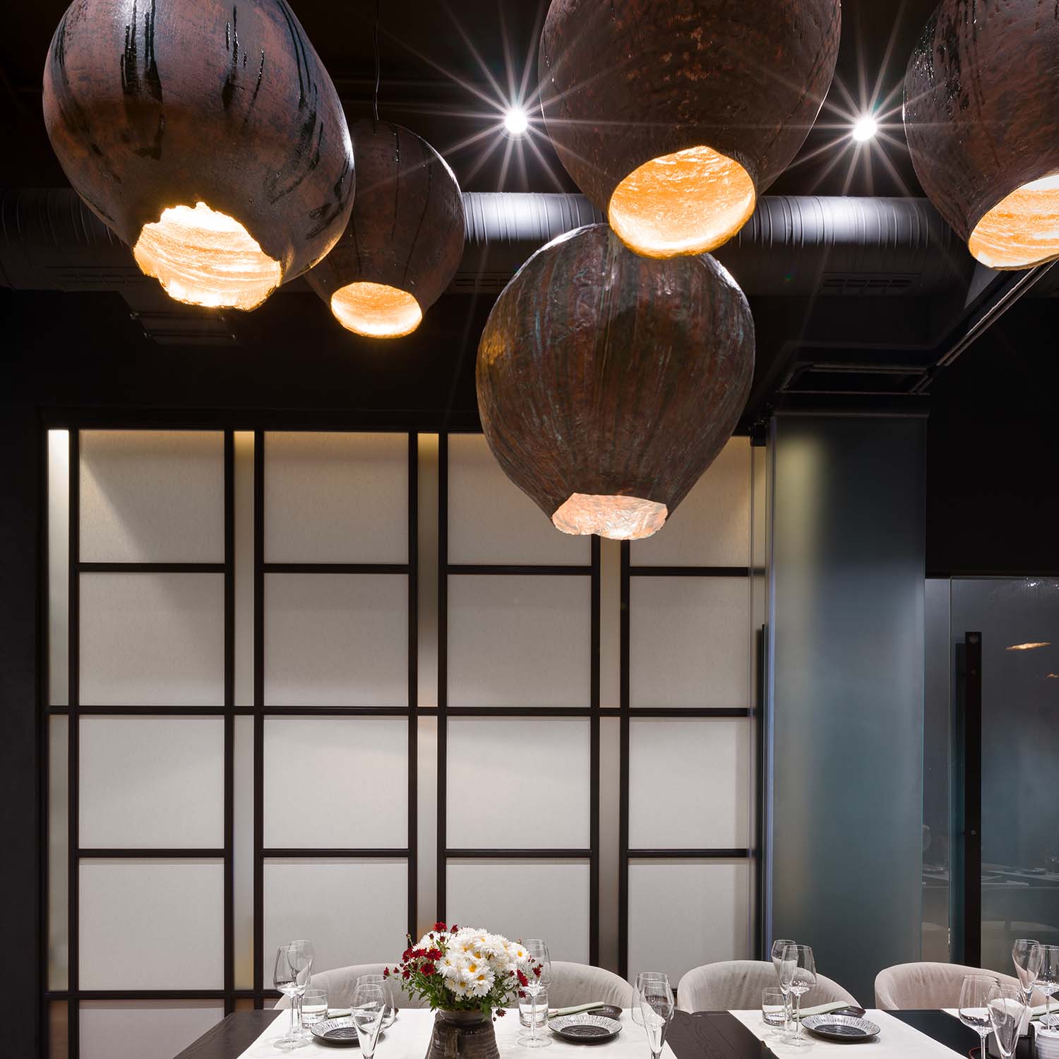 GARLIC - Suspension in raw bronze or ceramic design