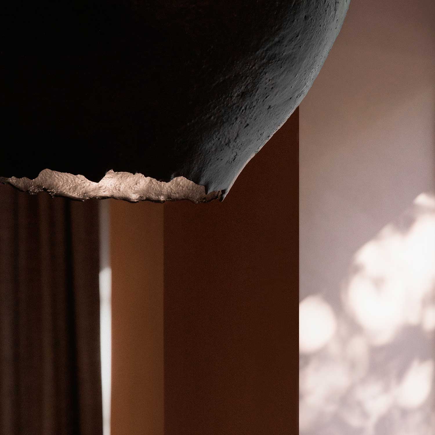 GARLIC - Suspension in raw bronze or ceramic design