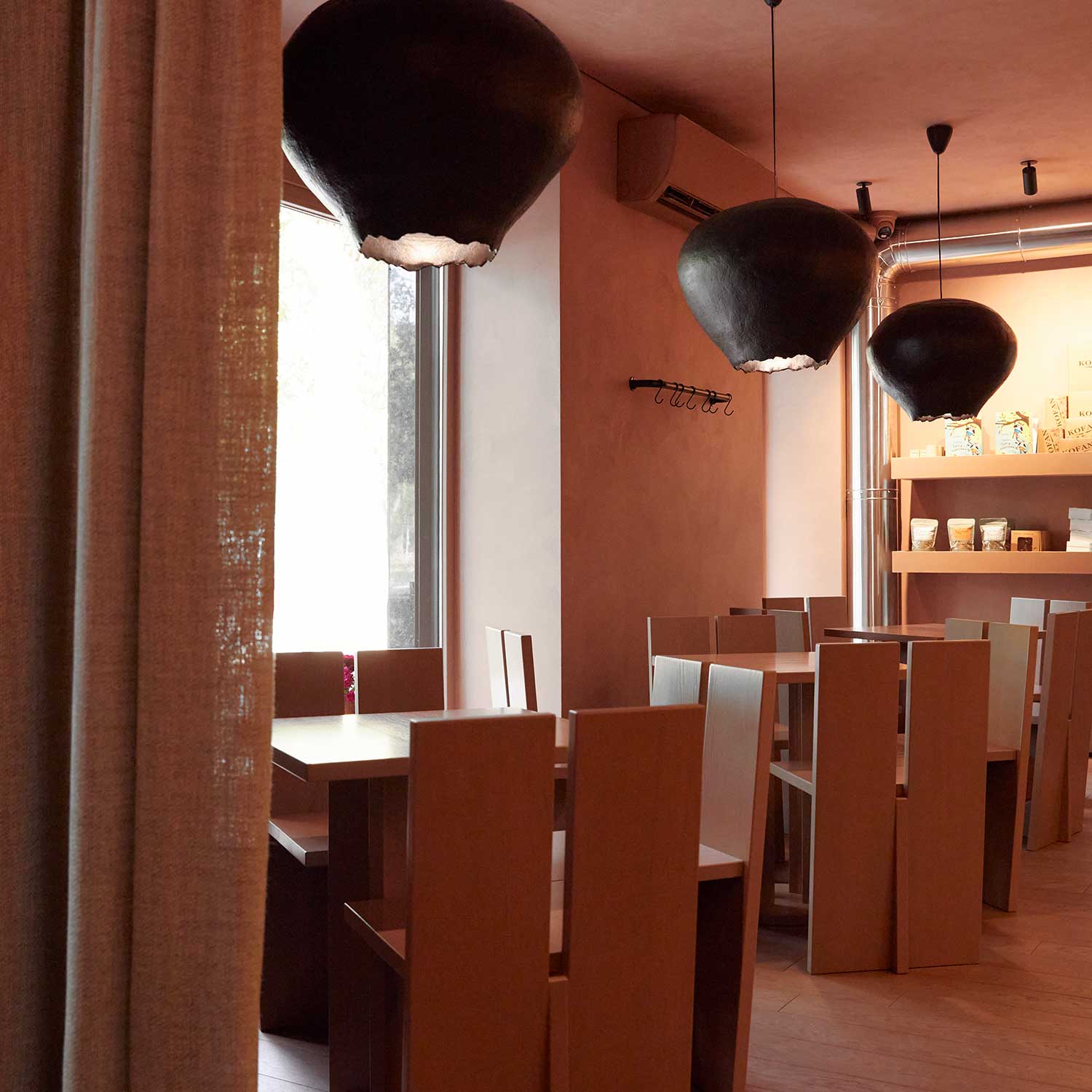 GARLIC - Suspension in raw bronze or ceramic design