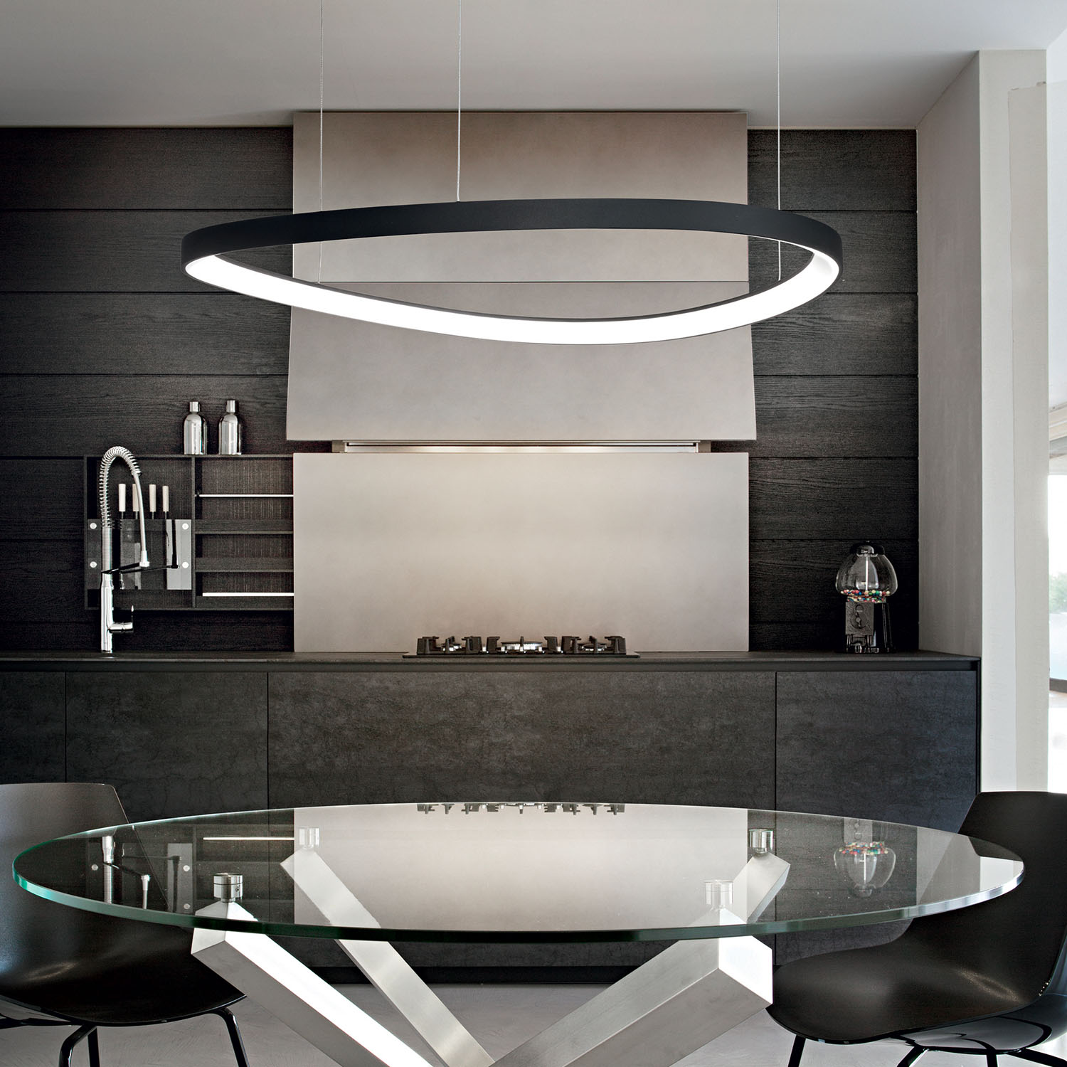 GEMINI - Lámpara colgante ovalada LED integrada en aluminio dorado, negro o blanco