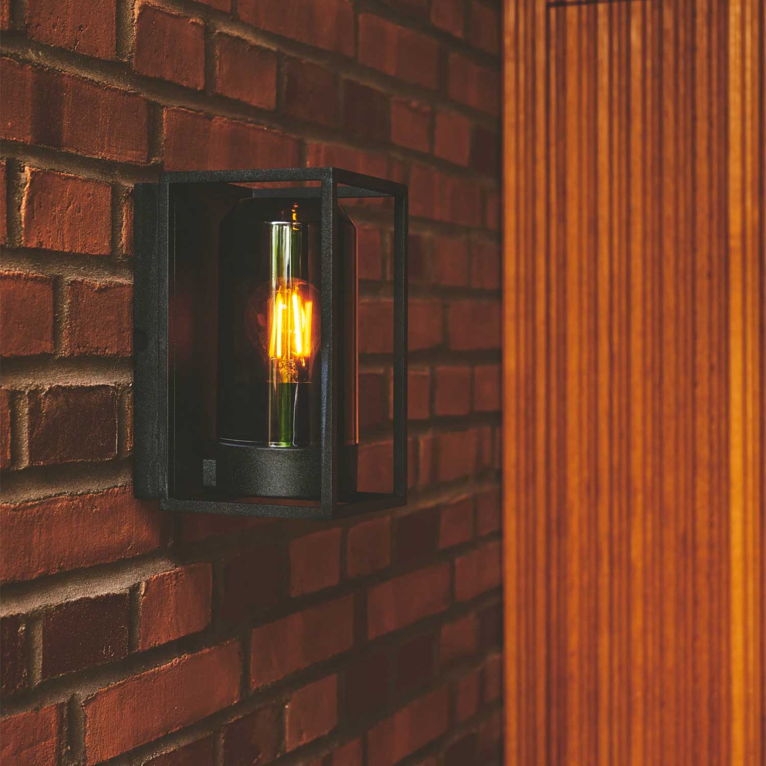 Griffin - Aplique de pared negro para exterior estilo contemporáneo