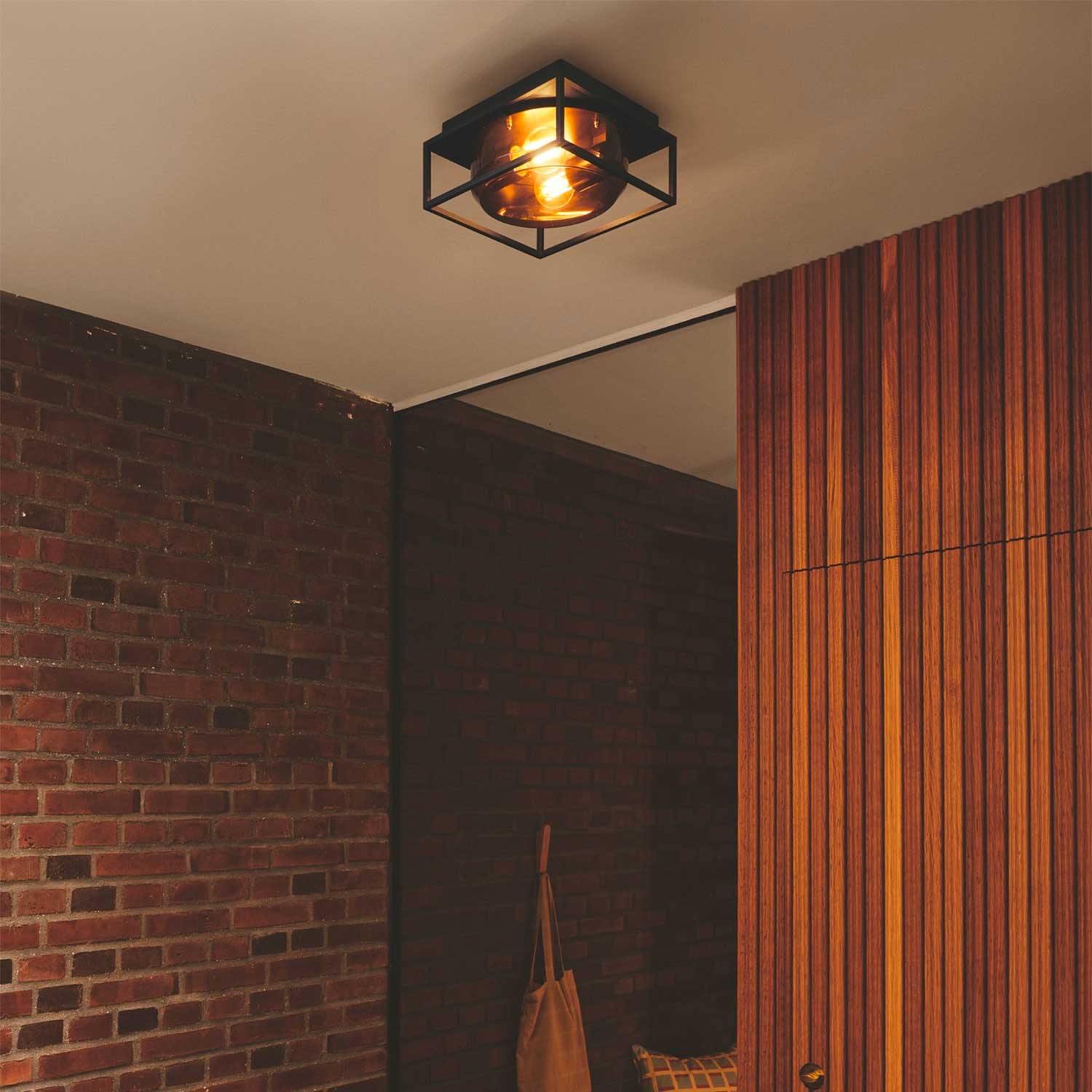 Griffin - Plafón negro industrial para exterior IP44