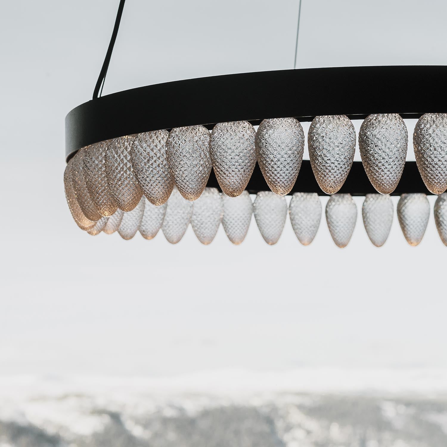 CRYSTAL CONE - Luxuriöser Ring-Kronleuchter mit Kiefernzapfen aus mundgeblasenem Glas
