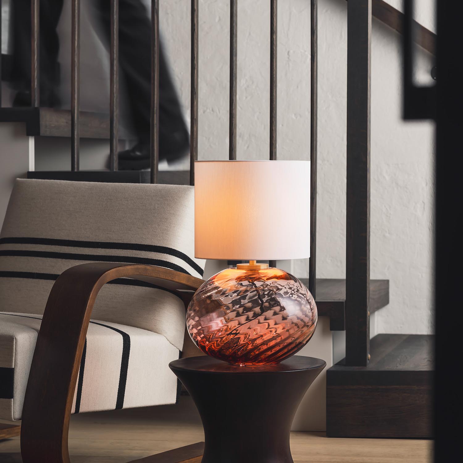 FREI - Table lamp in blown glass and handcrafted woven lampshade