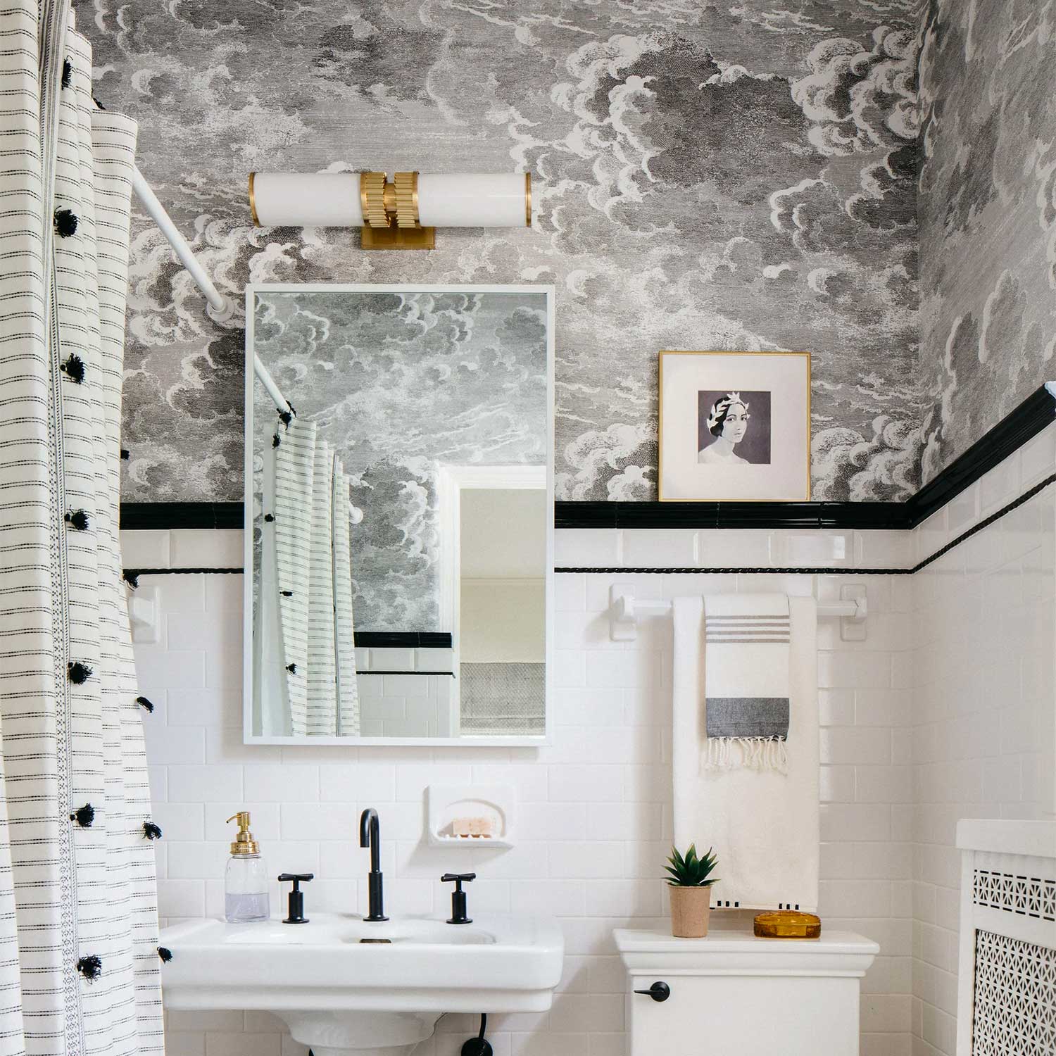 Harper - Applique murale en verre opale et laiton design art déco