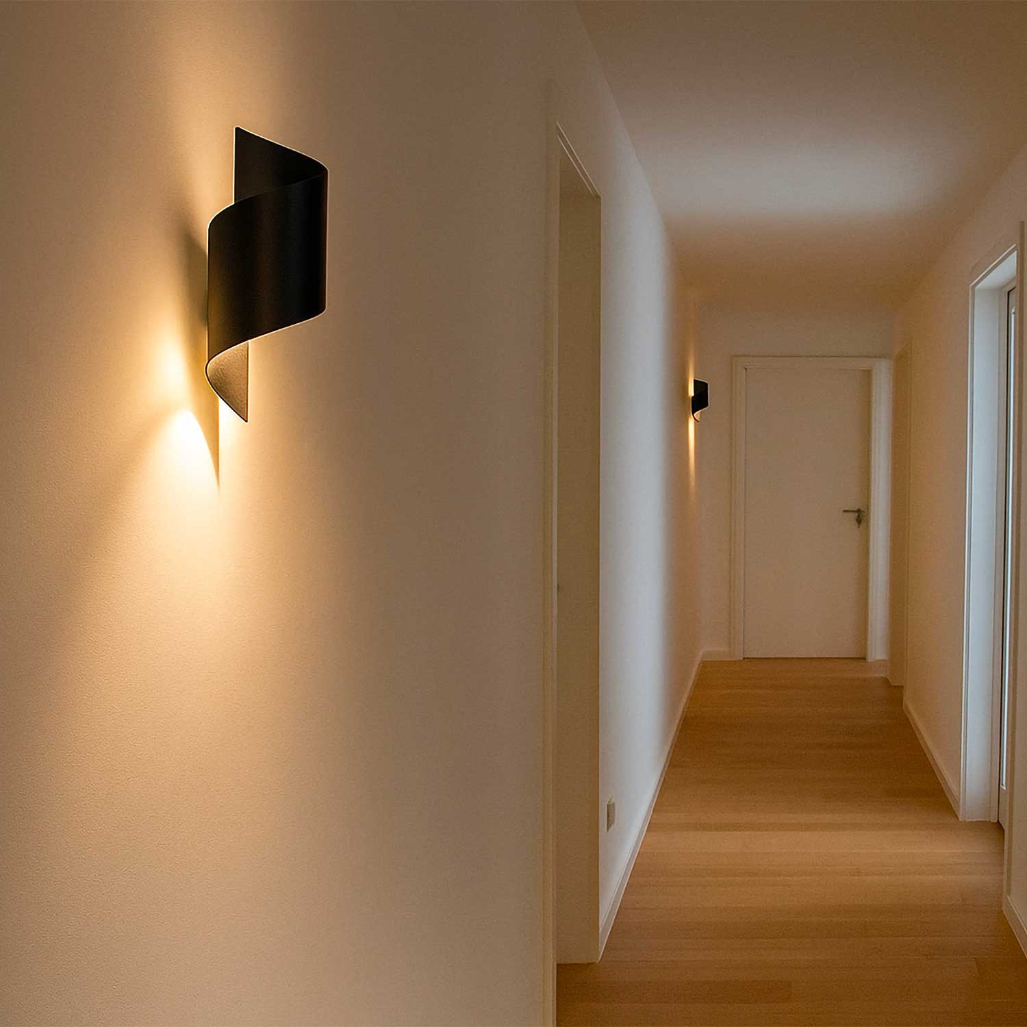 Coxa - Applique murale en acier design spirale pour chambre