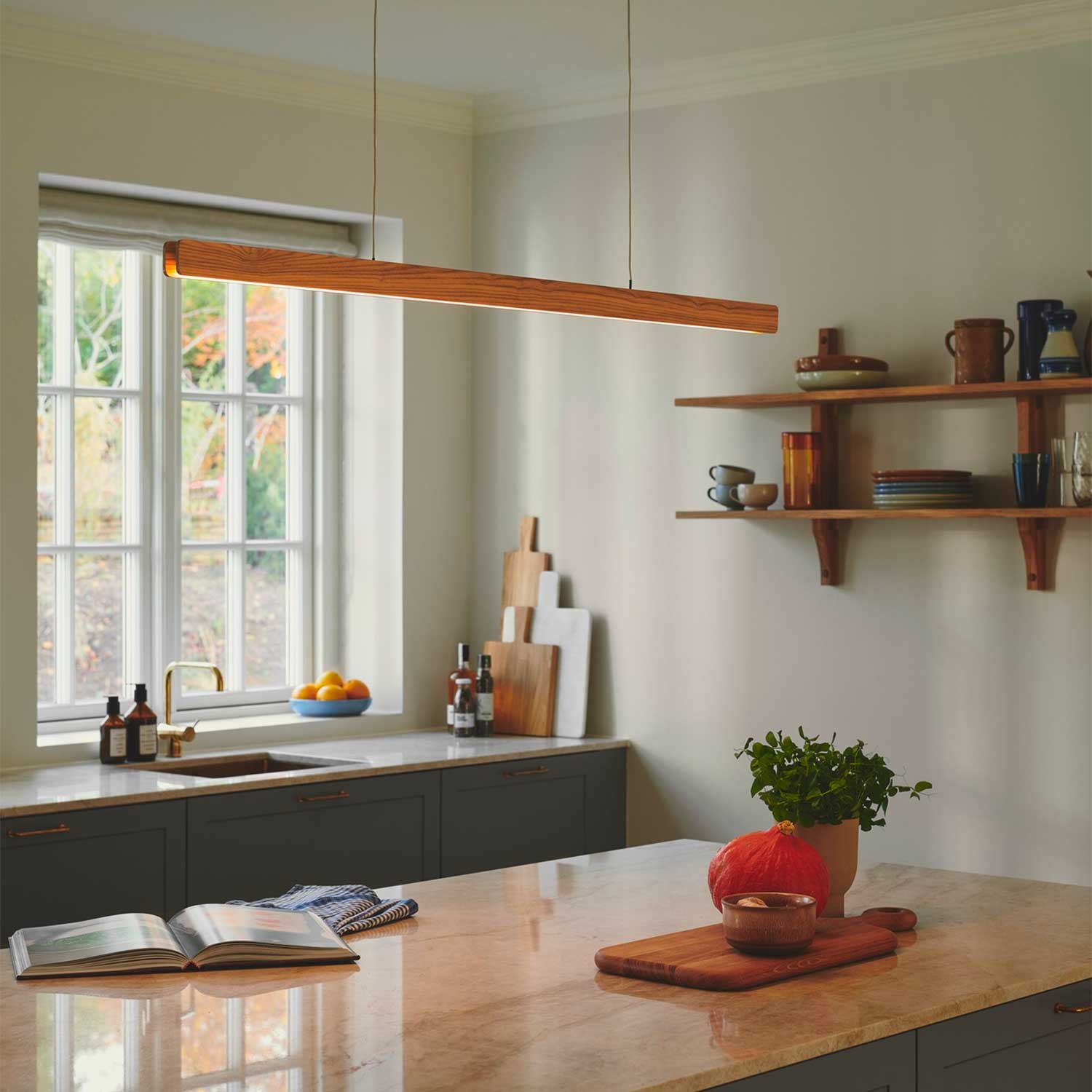 Ilgas - Suspension linéaire en bois avec LED pour cuisine scandinave