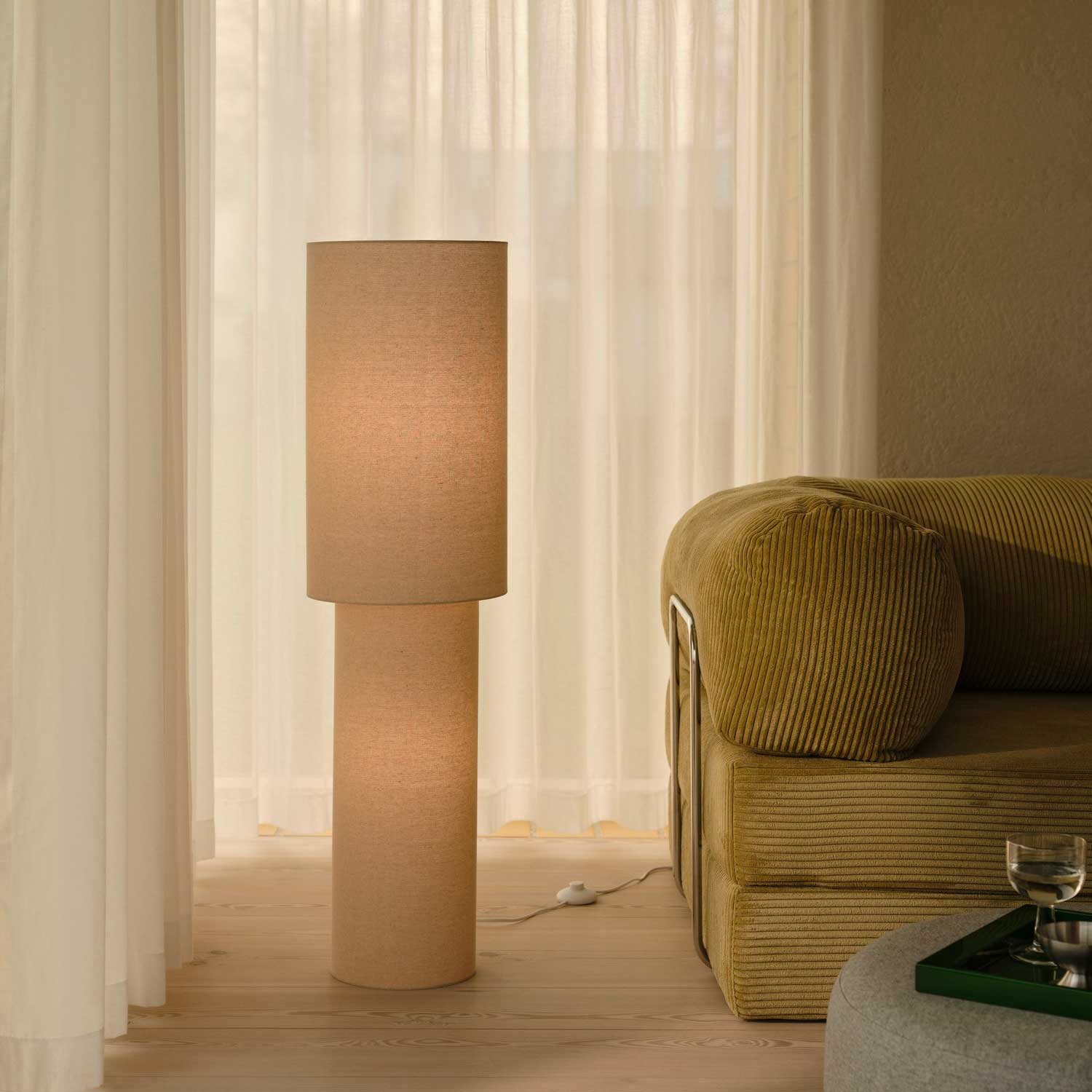 Izara - Lampadaire en tissu beige pour salon design japandi