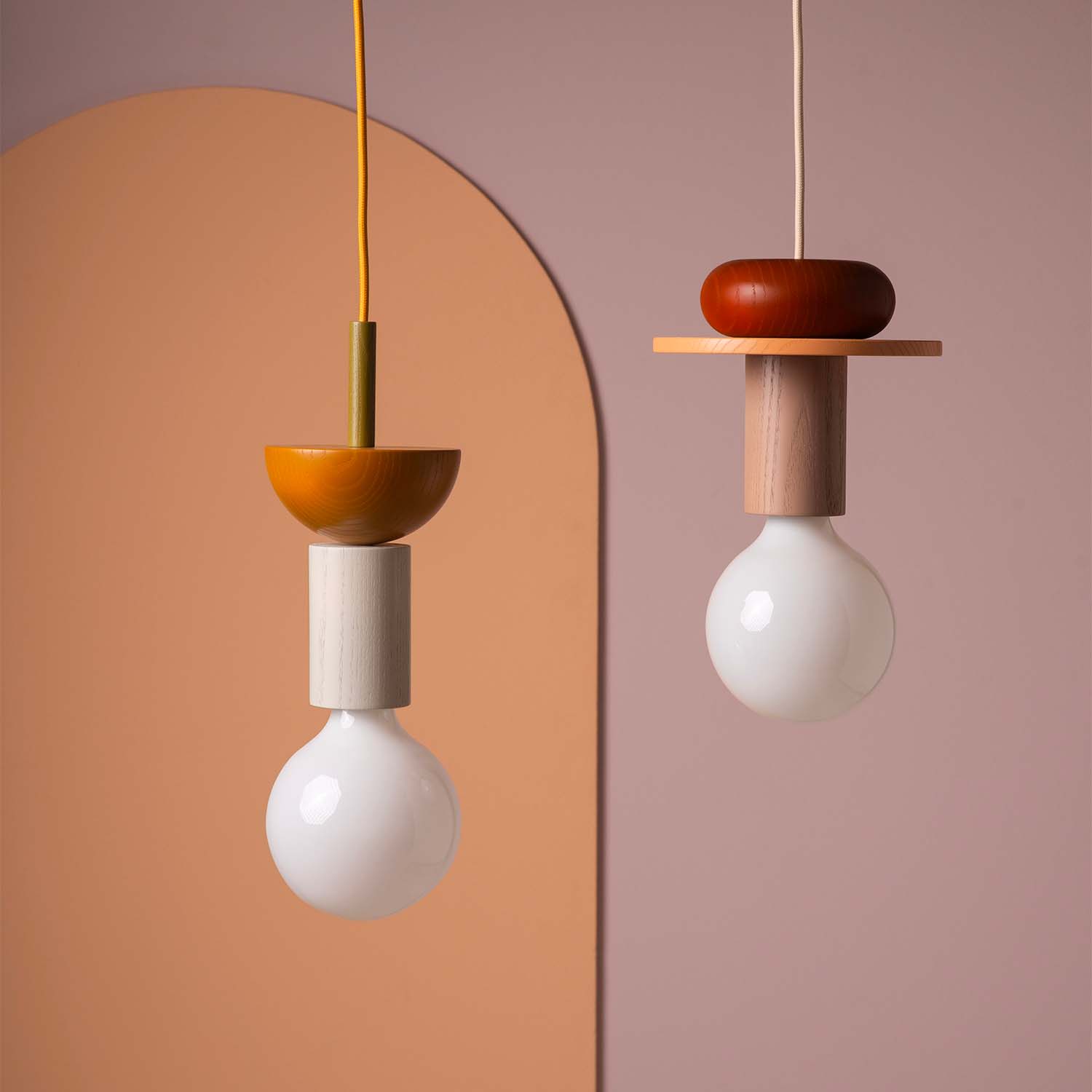 JUNIT - Hängelampe in Form eines spielerischen und bunten Kugelspiels