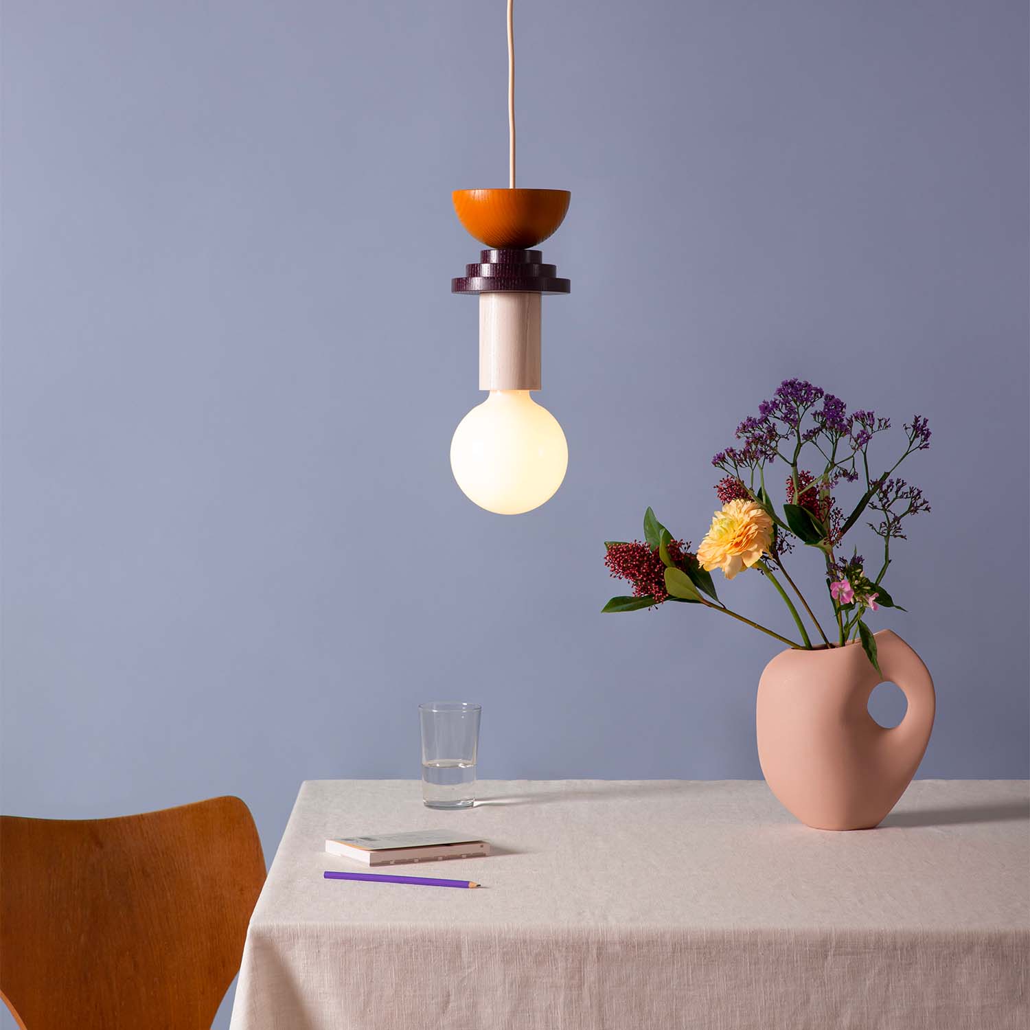 JUNIT - Hängelampe in Form eines spielerischen und bunten Kugelspiels