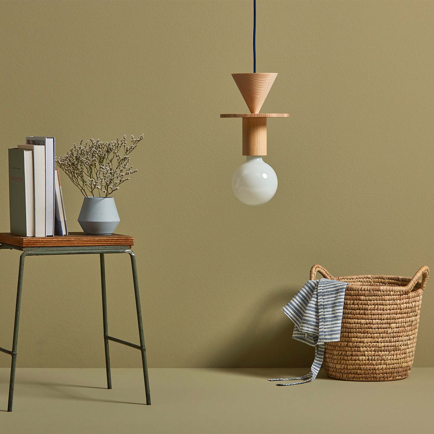 JUNIT - Hängelampe in Form eines spielerischen und bunten Kugelspiels