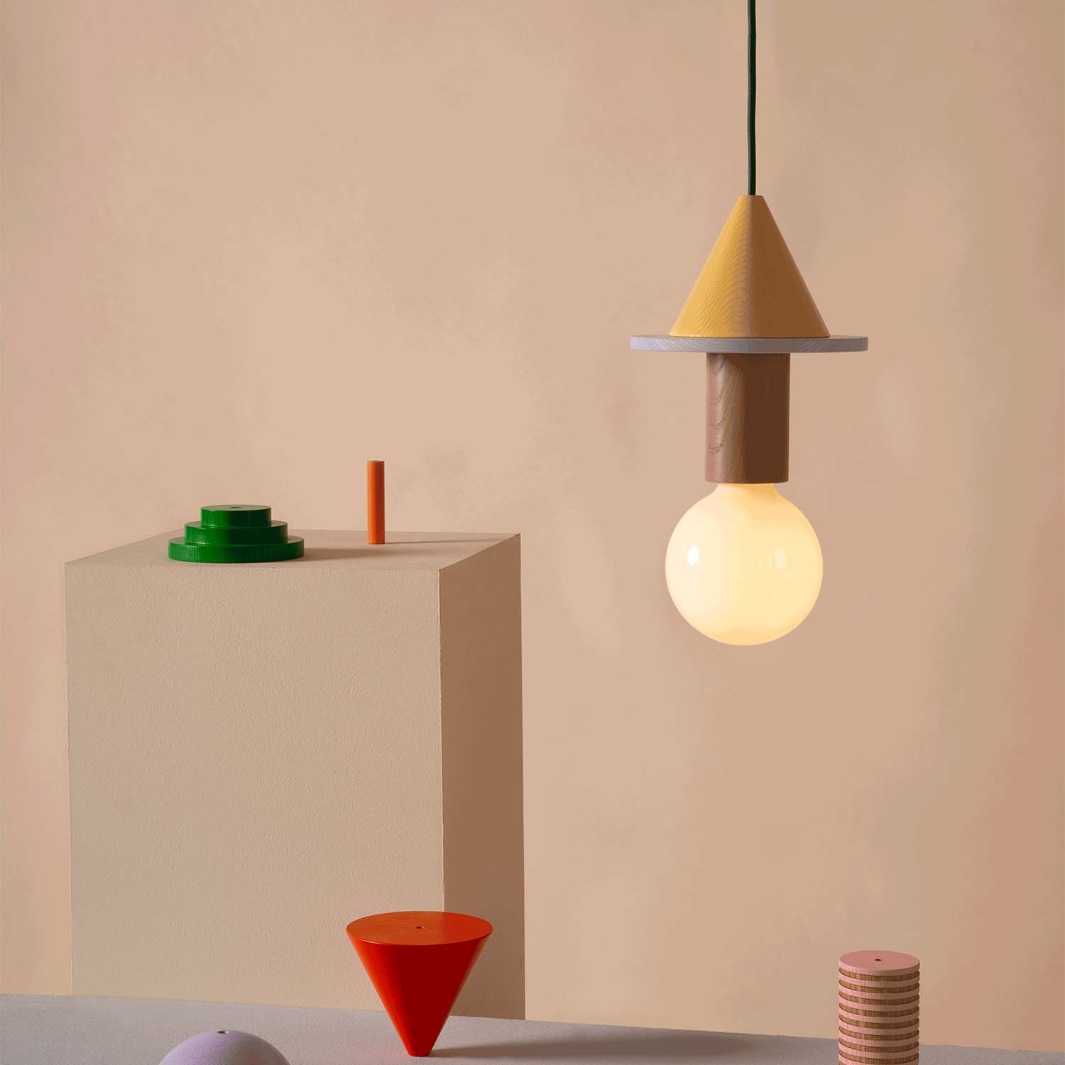 JUNIT - Hängelampe in Form eines spielerischen und bunten Kugelspiels