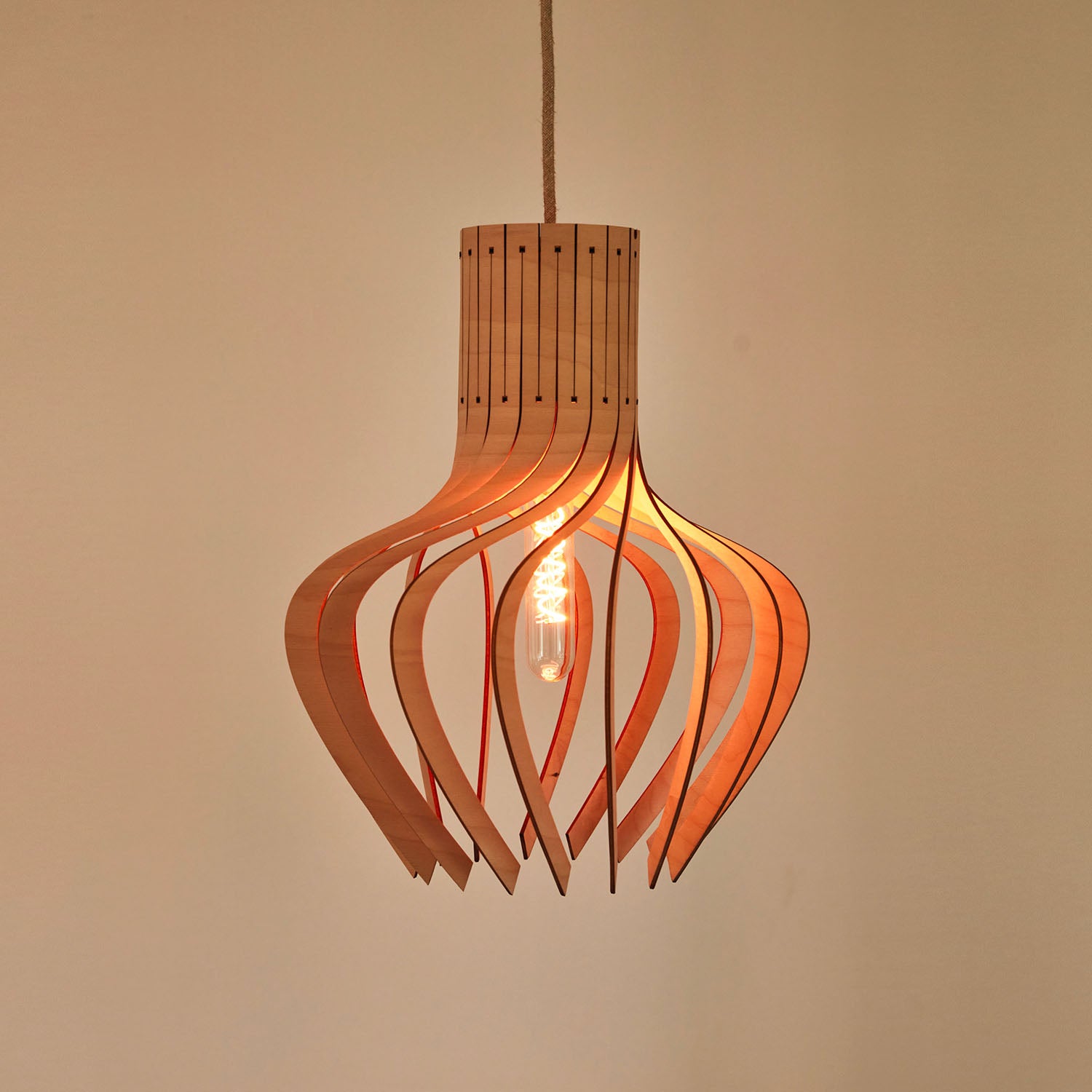 Kaputafunat - Suspension en bois design fabriqué à la main