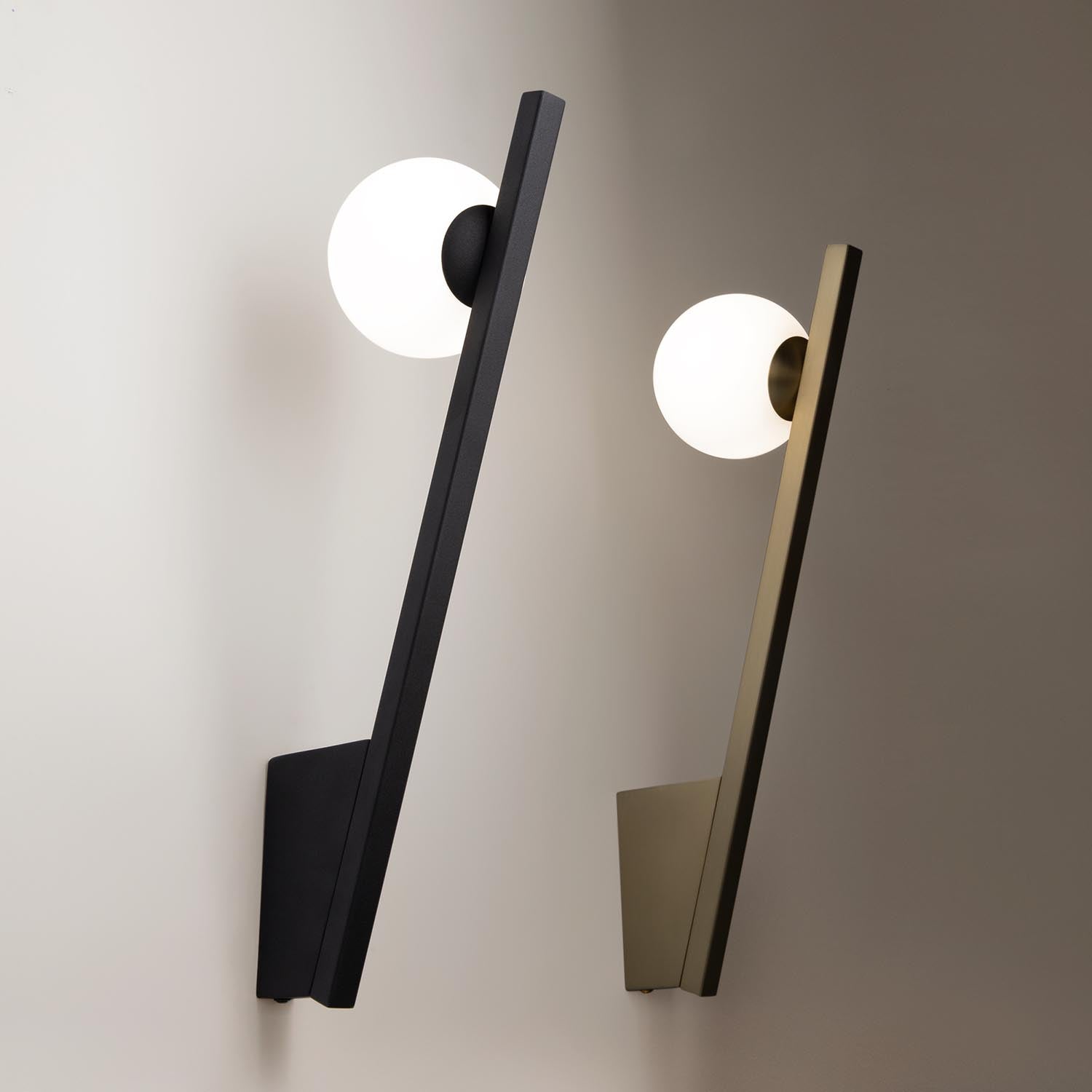 KAZIMIR - Современный и дизайнерский наклонный настенный светильник