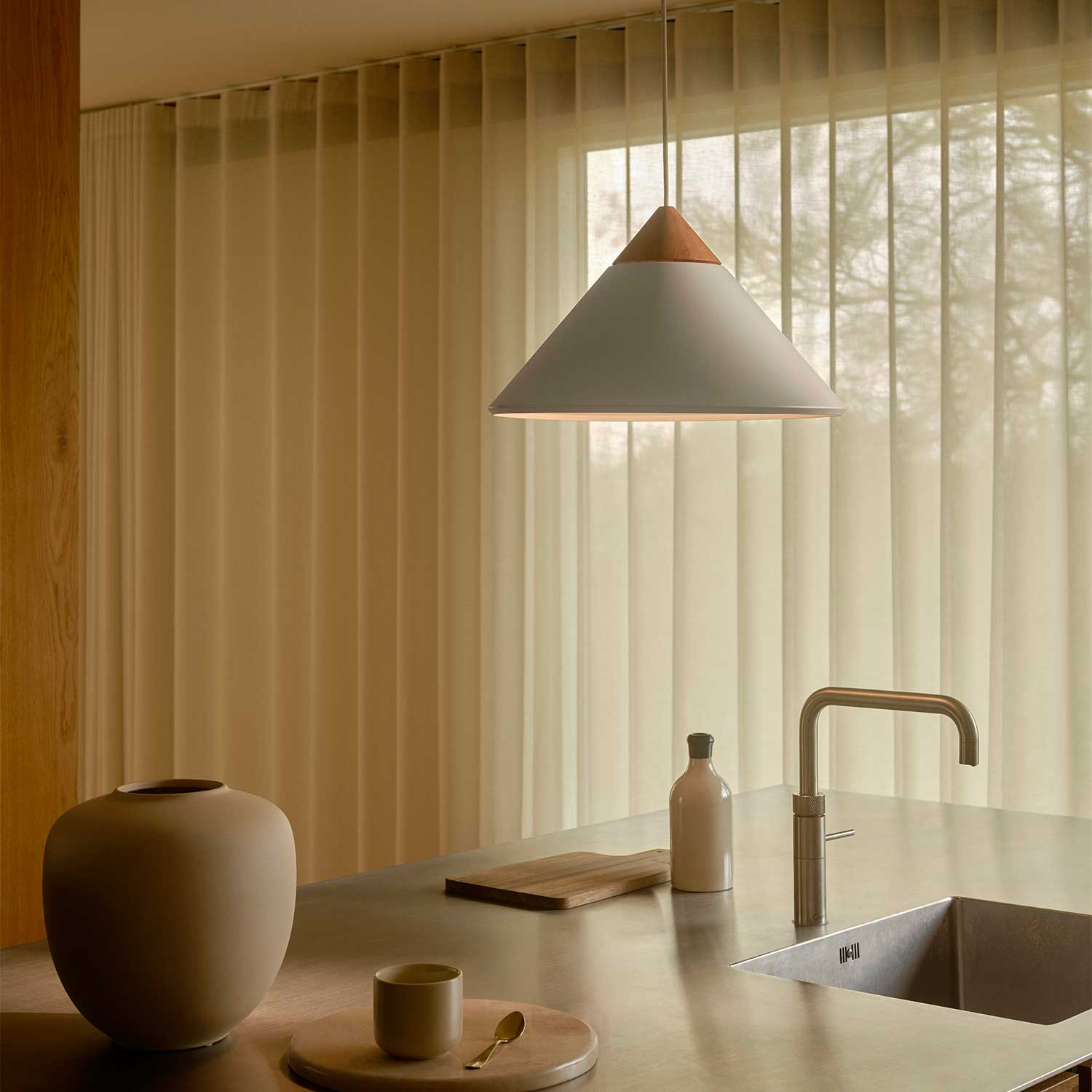 Kinto - Suspension scandinave acier et bois pour cuisine