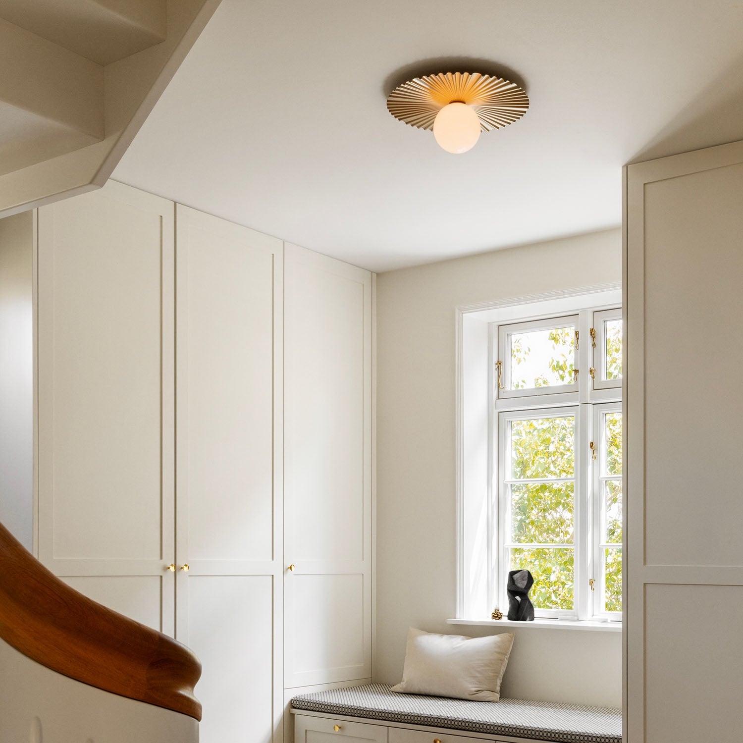 LIILA MUUSE - Настенный светильник в форме элегантного гофрированного цветка